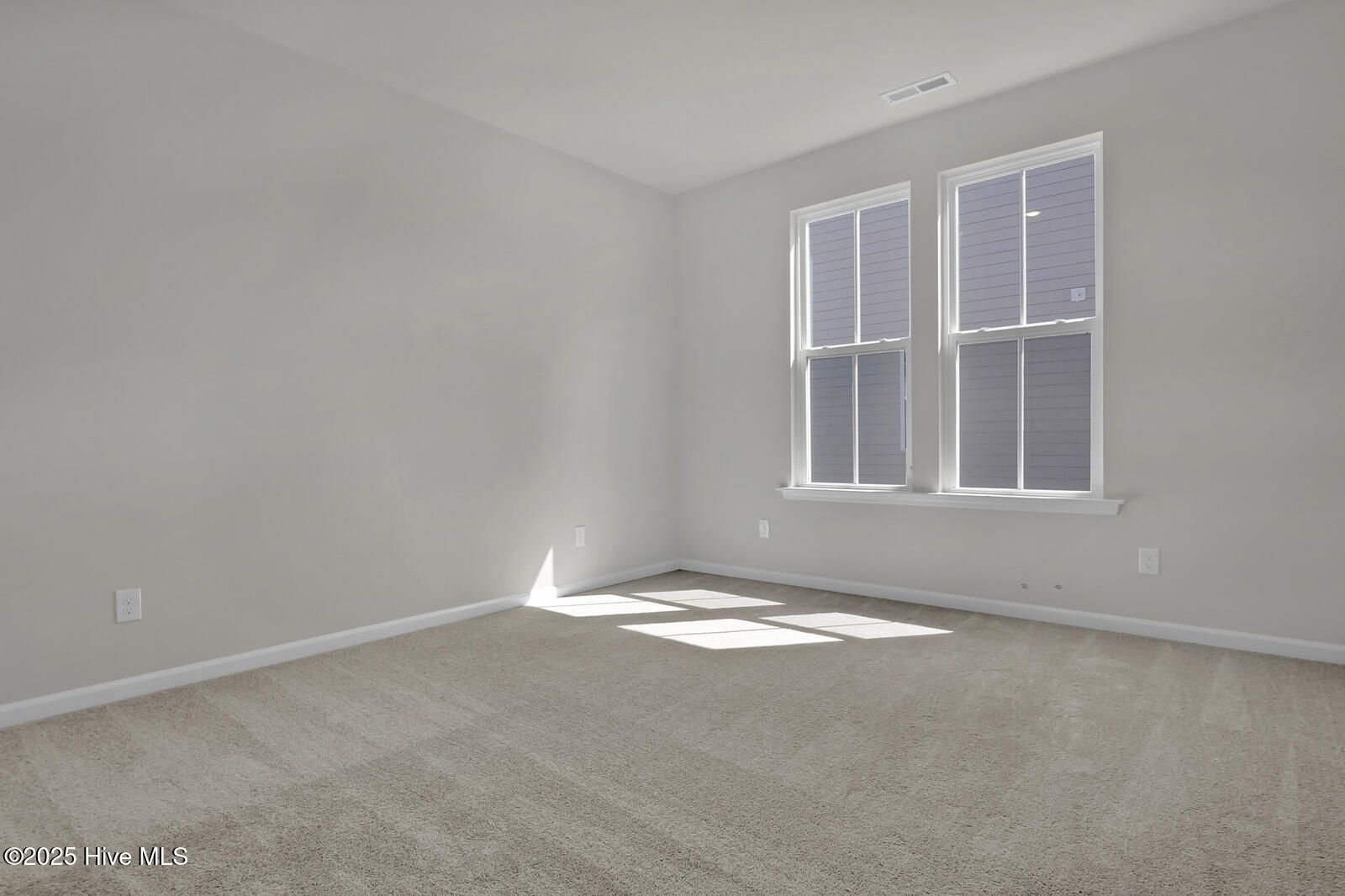 100558889 | Photo 25