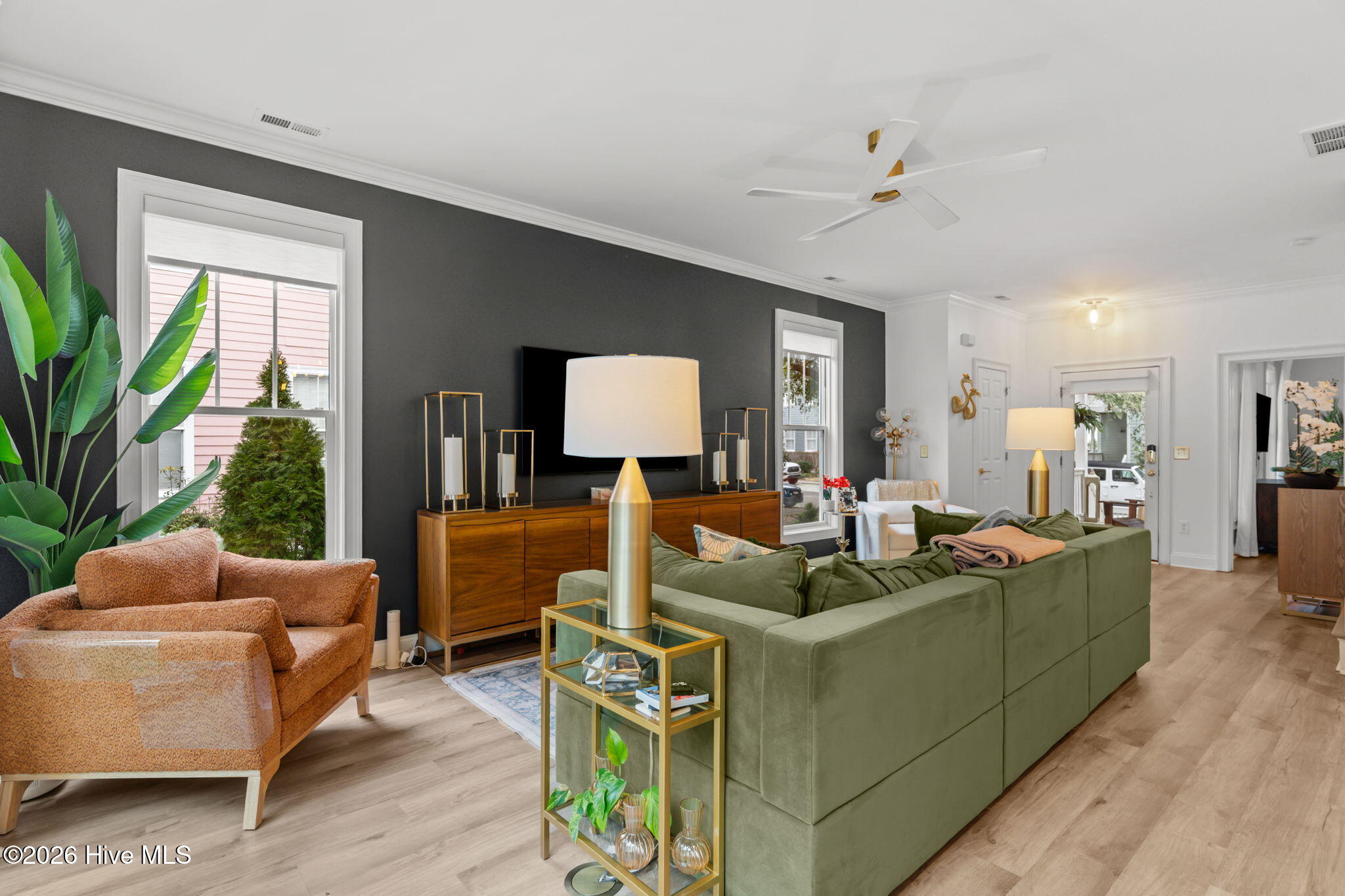 100557264 | Photo 10