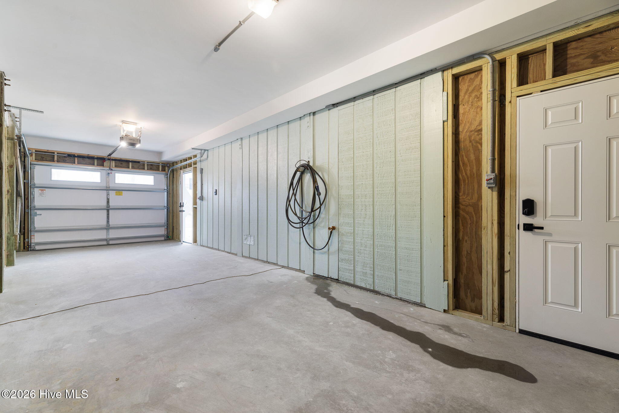 100557260 | Photo 54