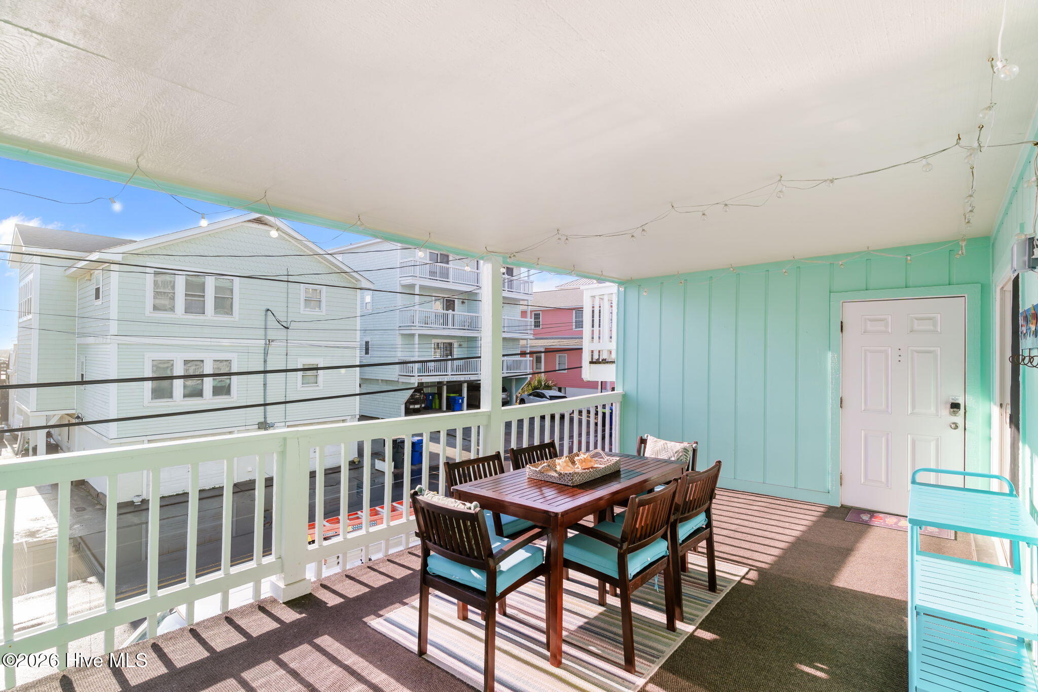 100560937 | Photo 33