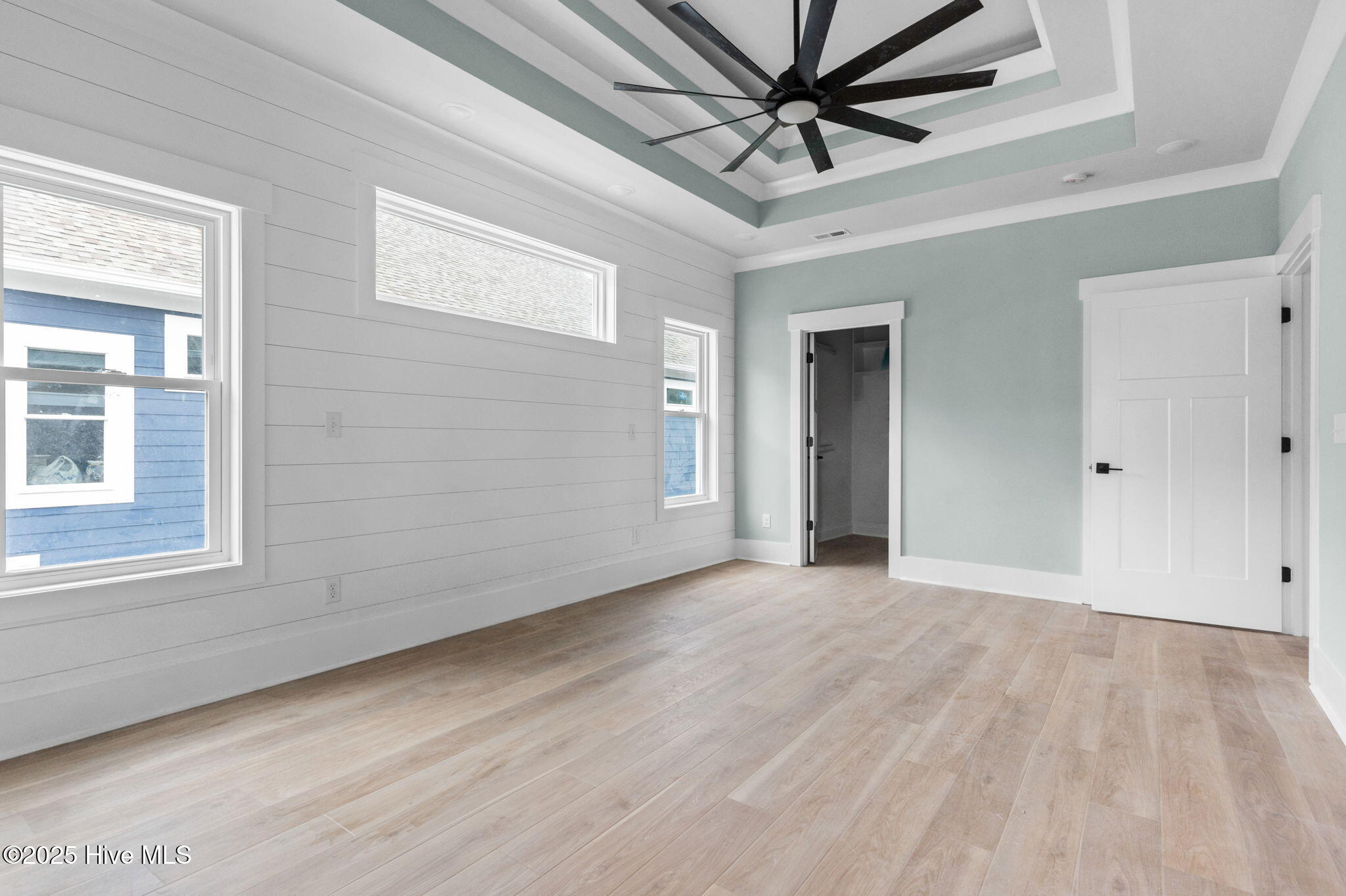 100548785 | Photo 20