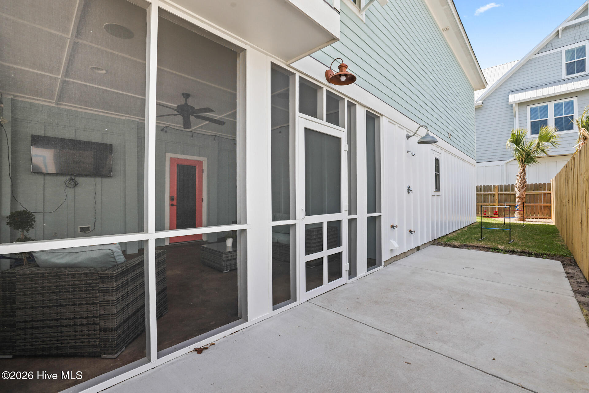 100567174 | Photo 38