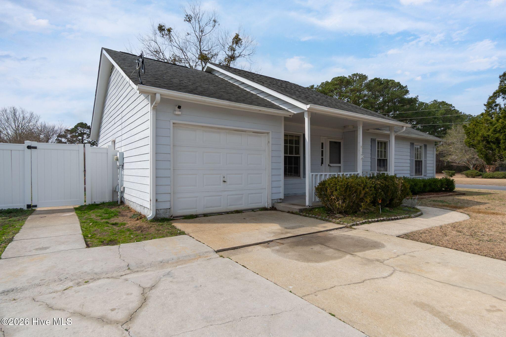 300 Quail Ridge Road, Jacksonville, NC, 28546