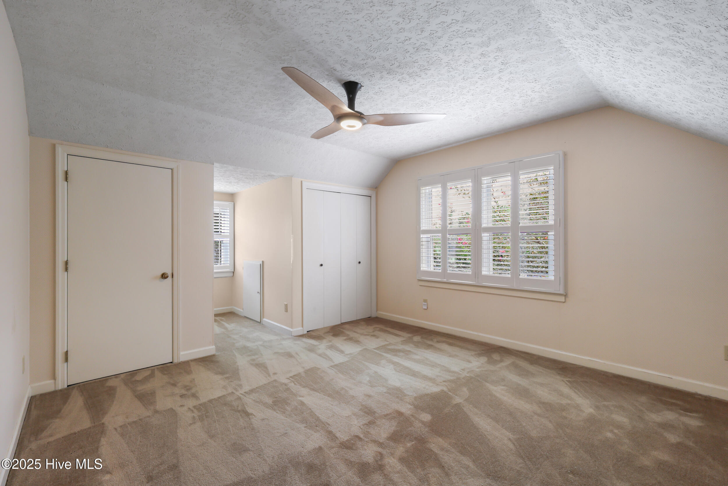 100525369 | Photo 21