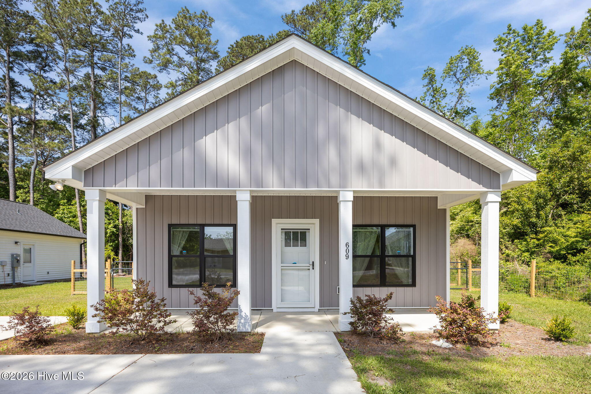 609 N Timberly Lane, Burgaw, NC 28425 – photo 1 of 45: 1-web-or-mls-609 N Timberly Ln 110