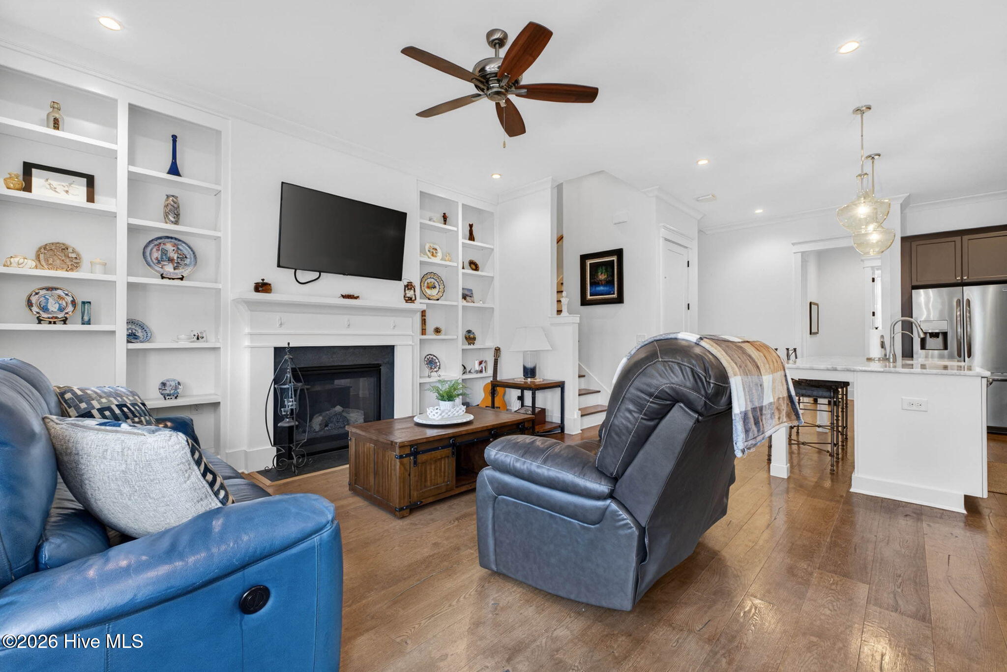 100569048 | Photo 15