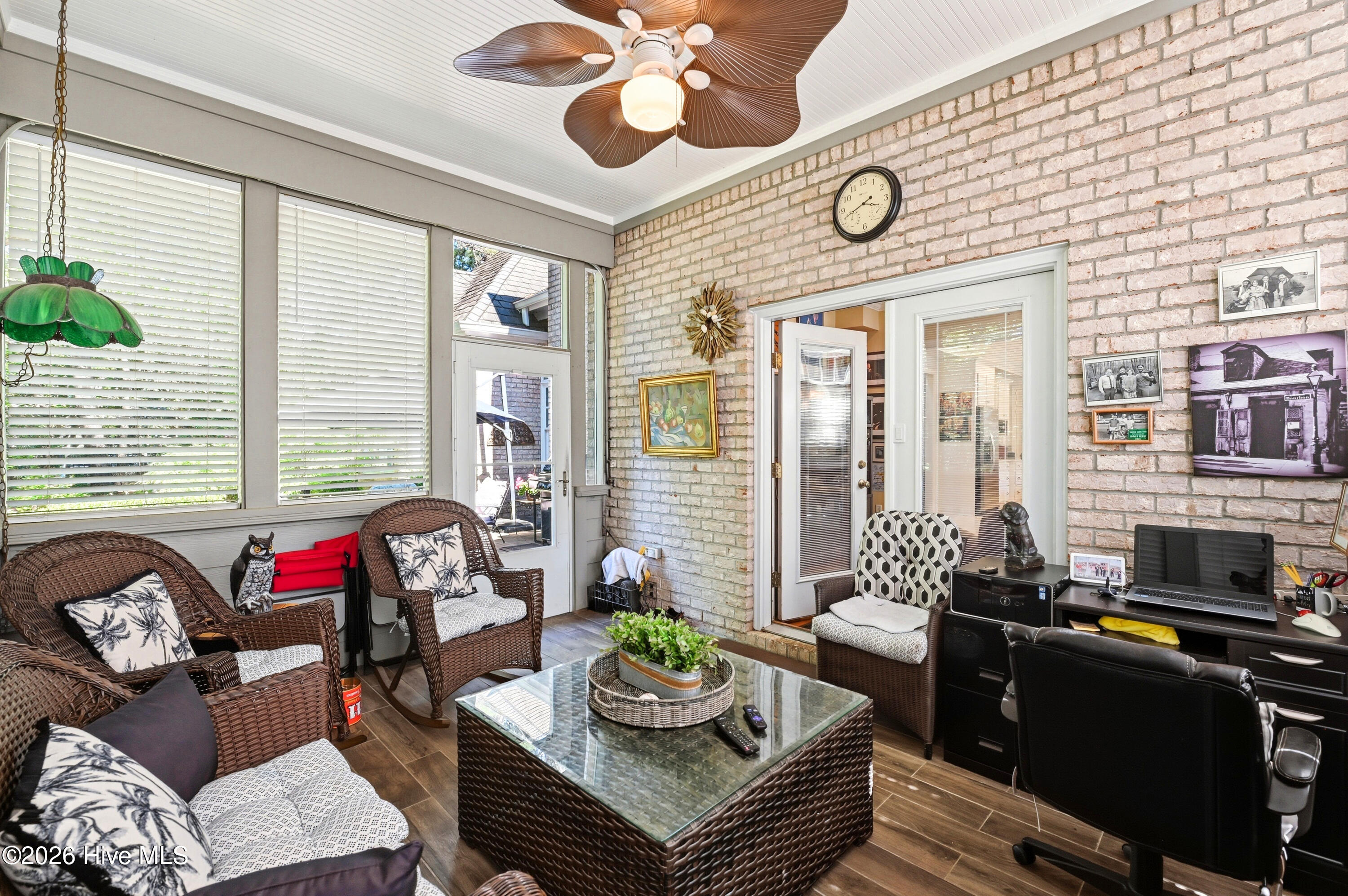 100567999 | Photo 41