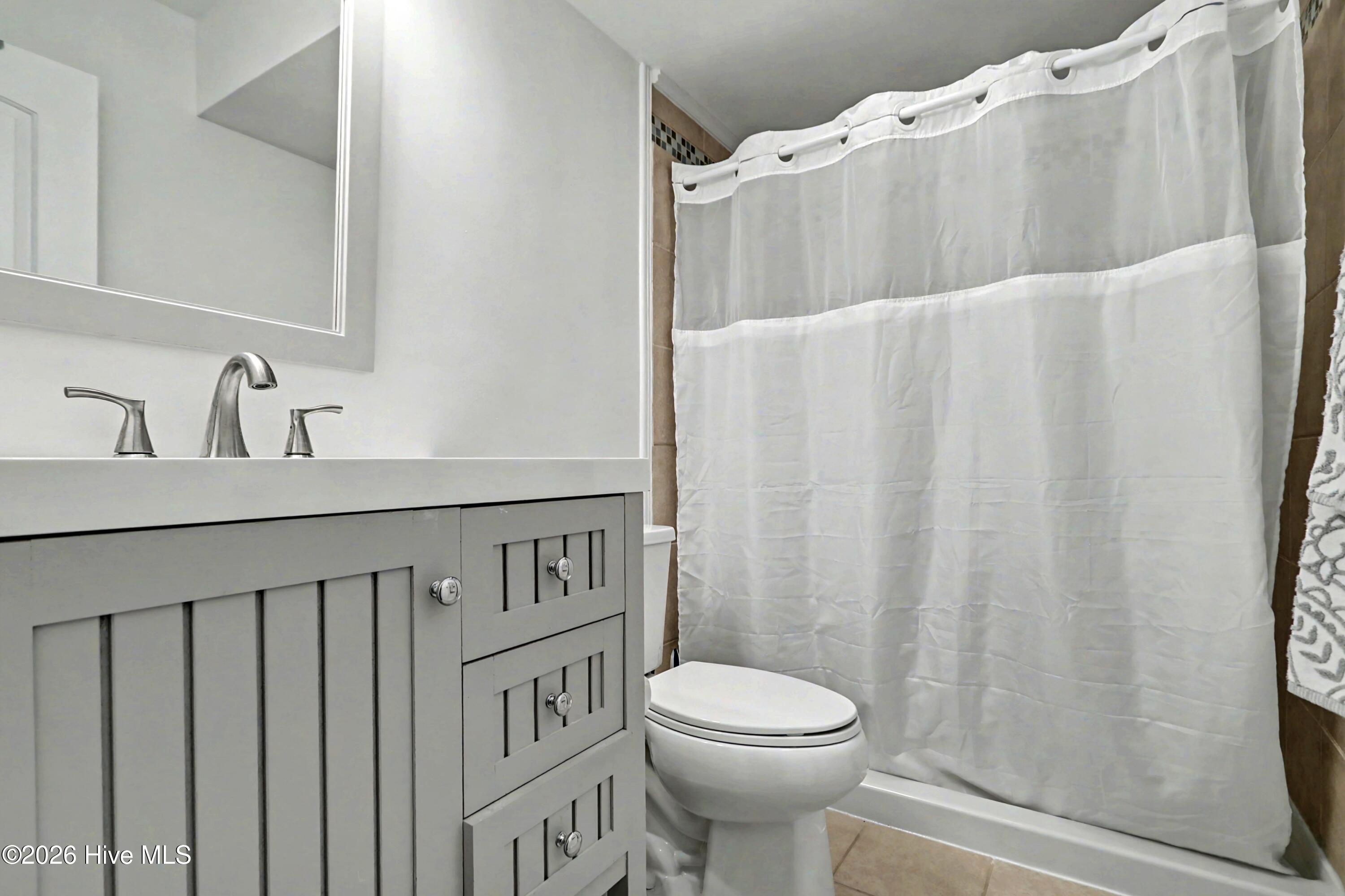 100561777 | Photo 16