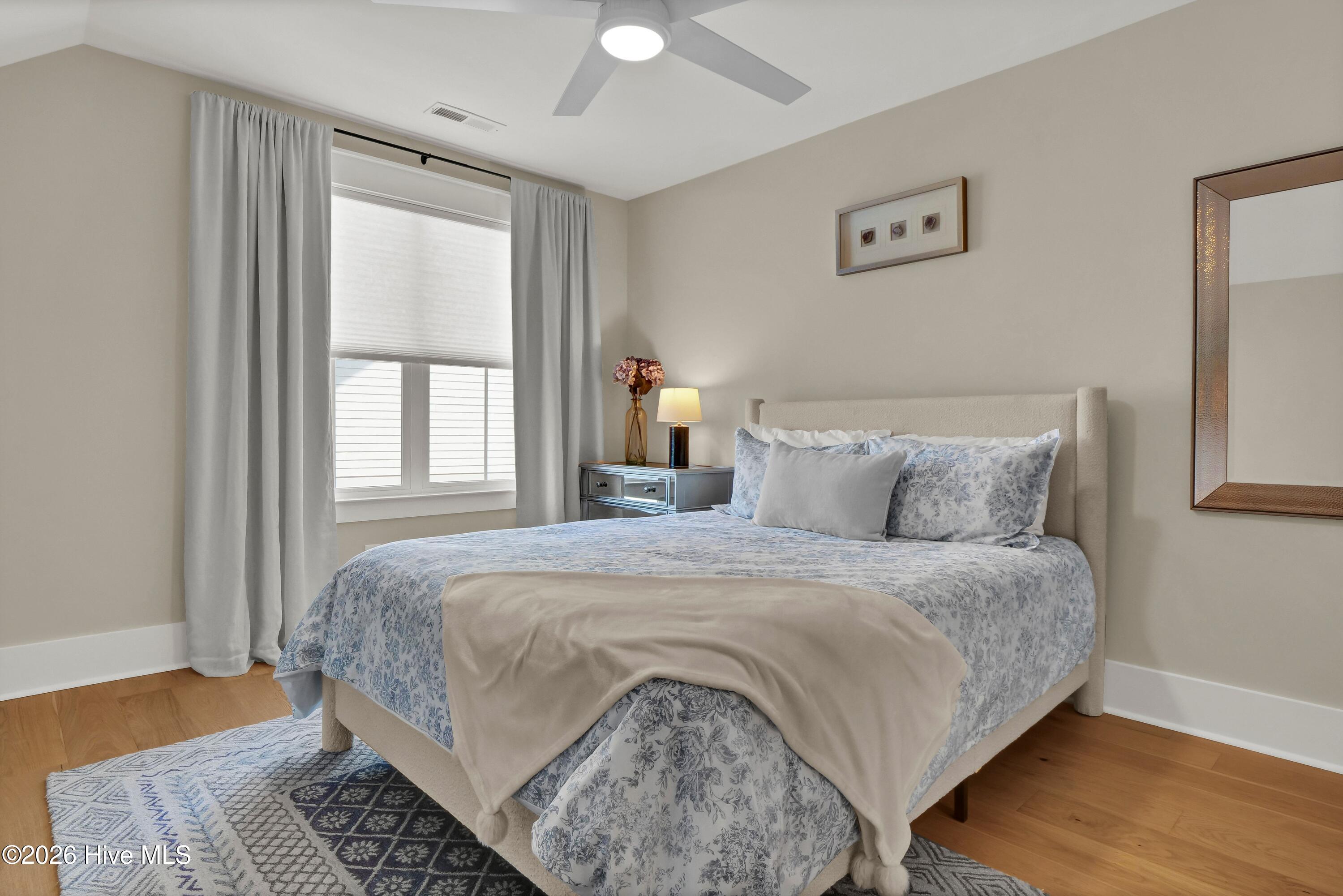 100566298 | Photo 39