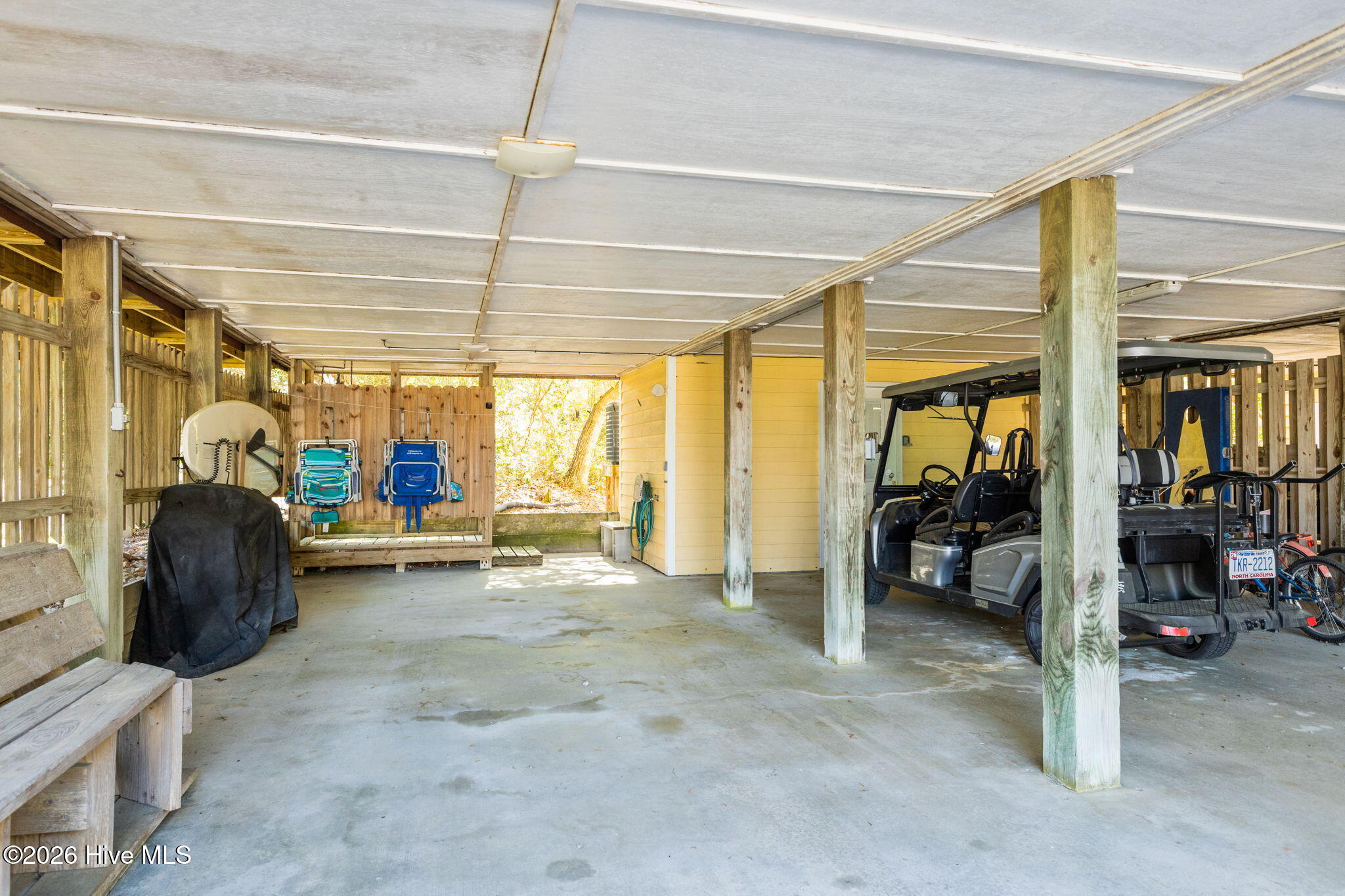 100568584 | Photo 41