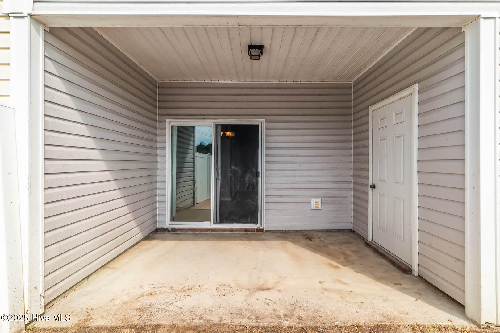 100559329 | Photo 26