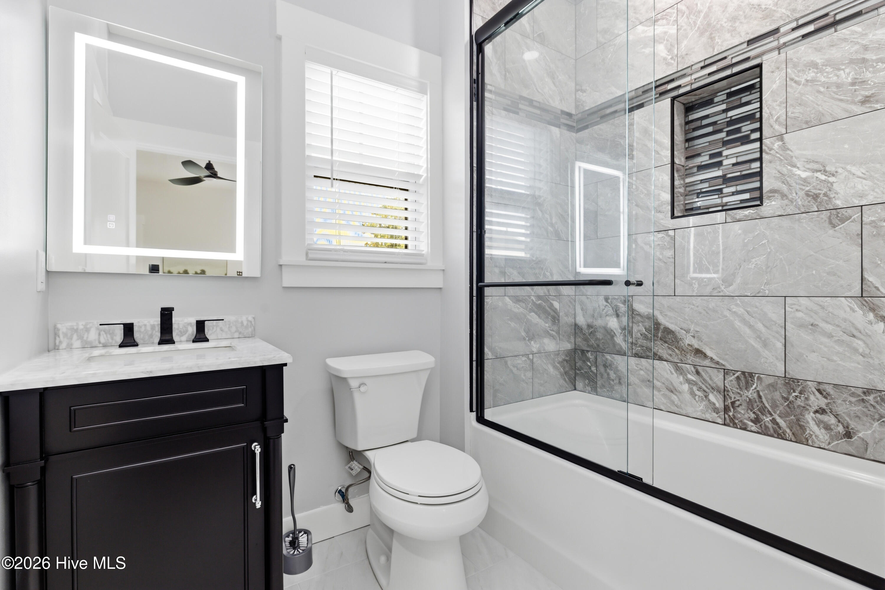 100554994 | Photo 21