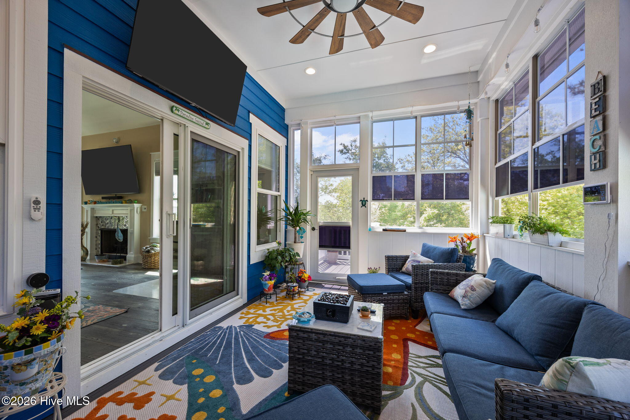 100567463 | Photo 21