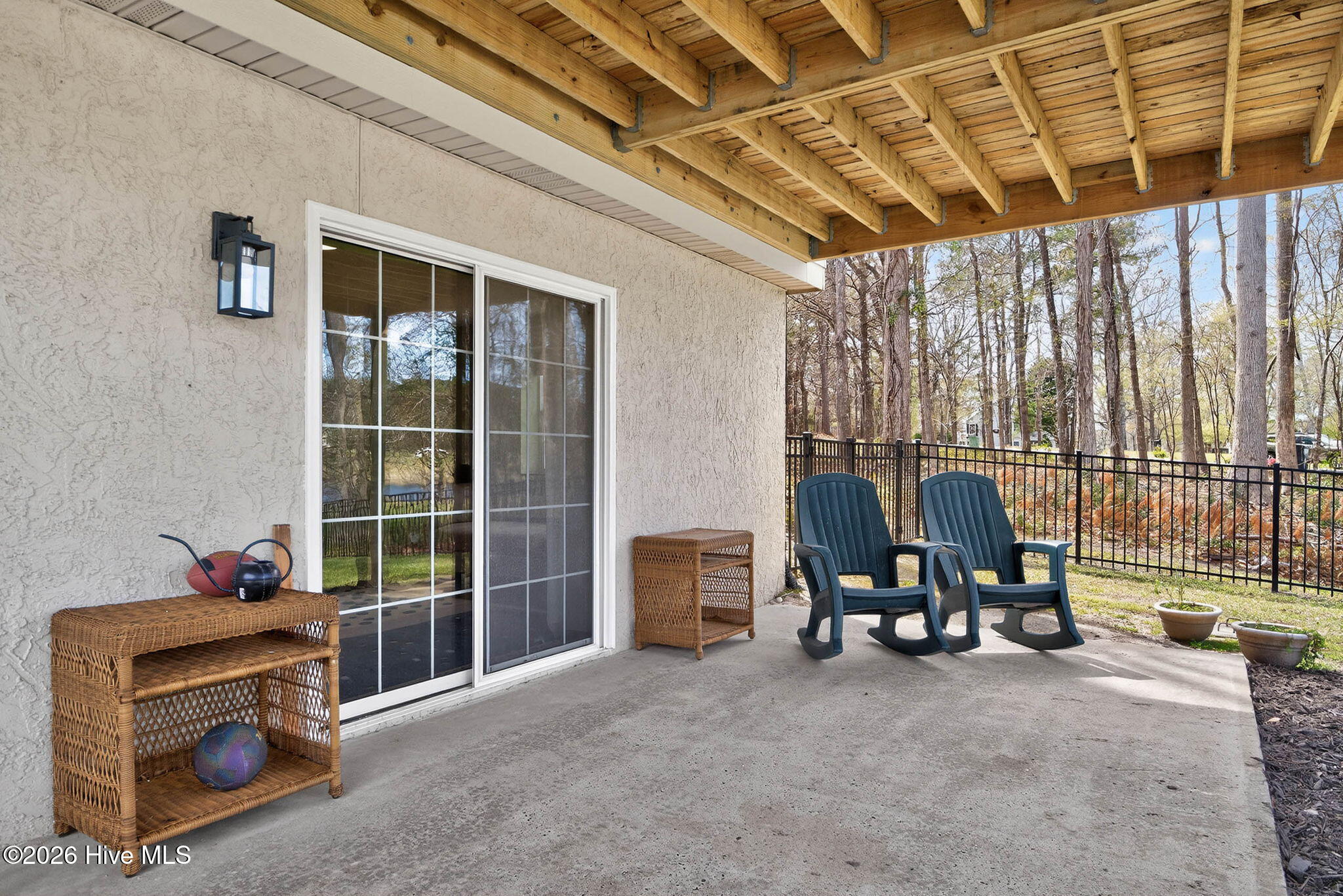 100561895 | Photo 43