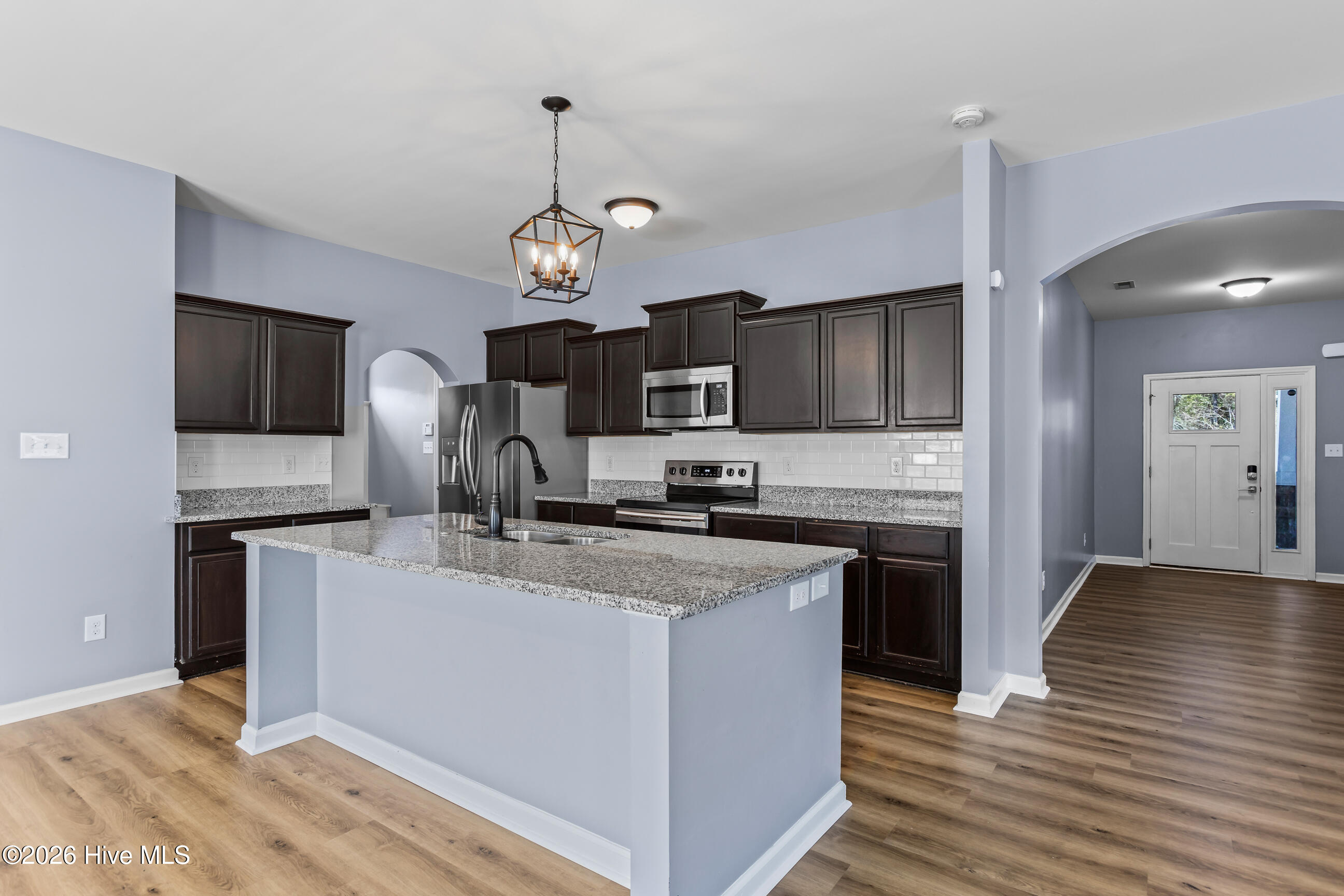 100562604 | Photo 12