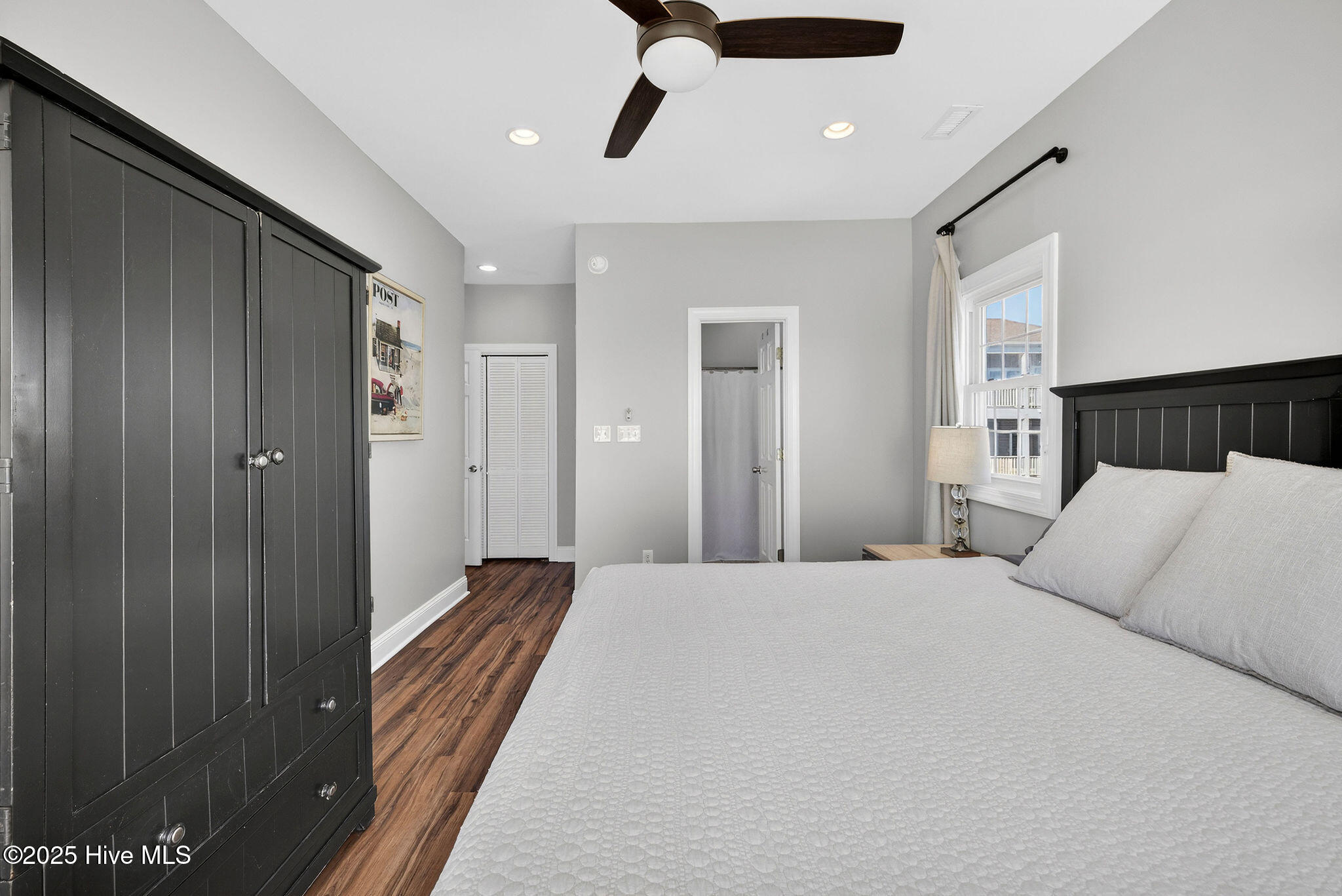 100544779 | Photo 44