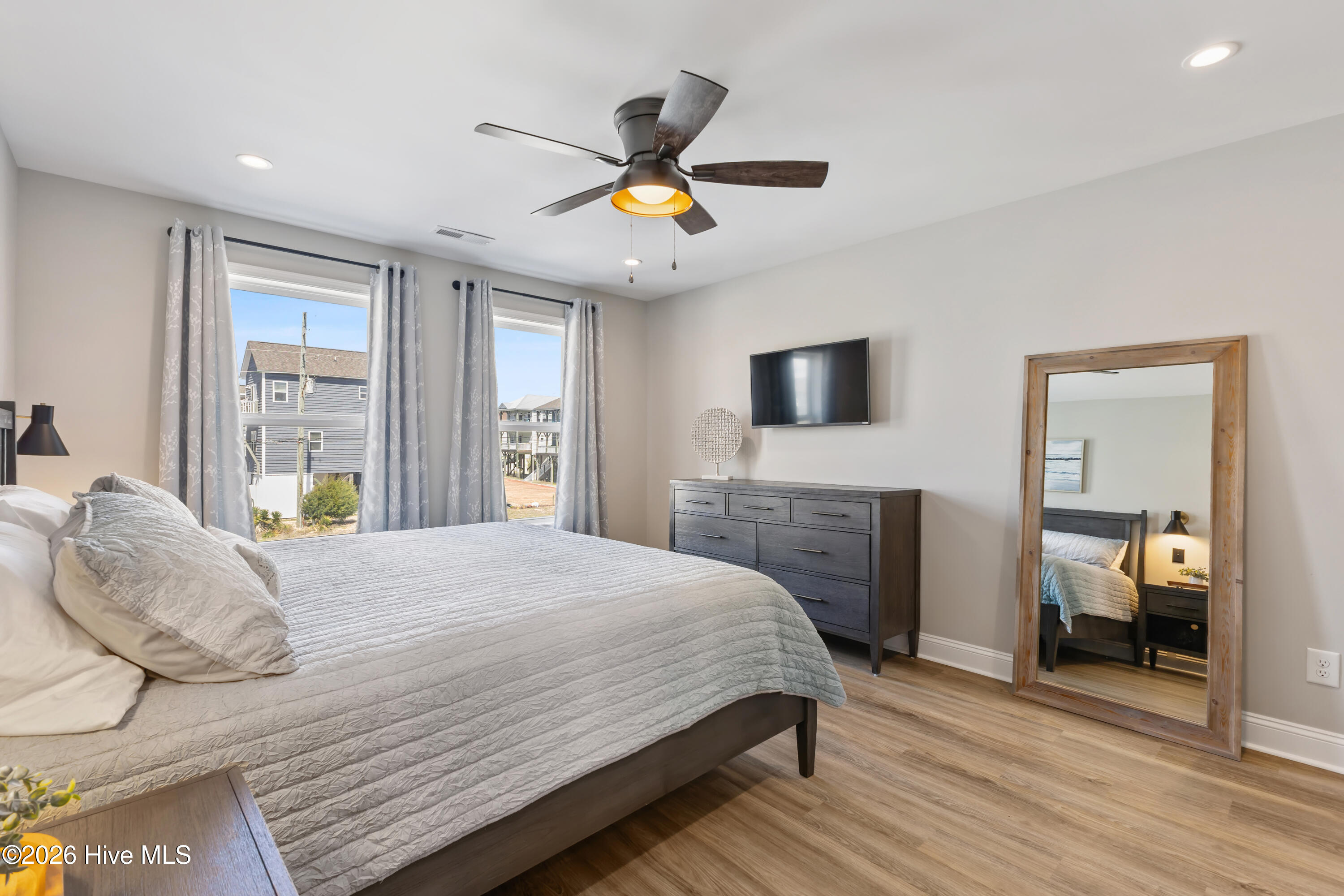 100564828 | Photo 18