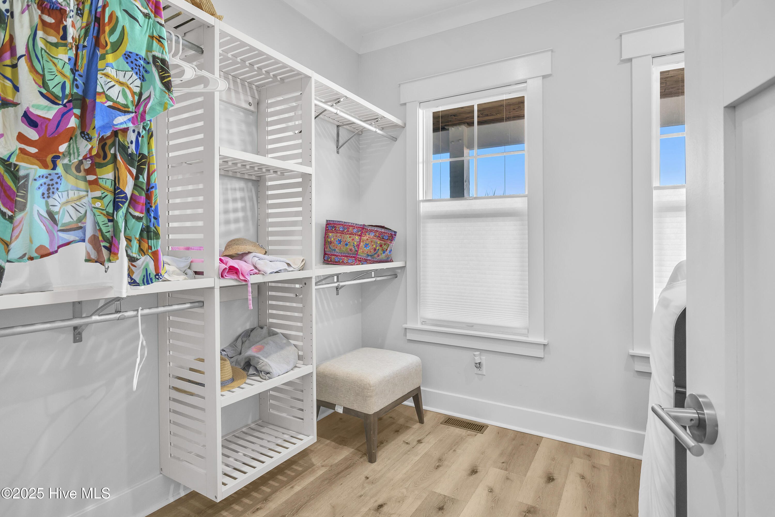 100540464 | Photo 45