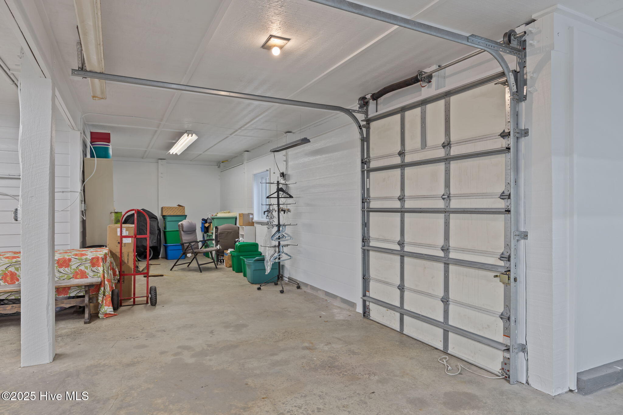 100540385 | Photo 40