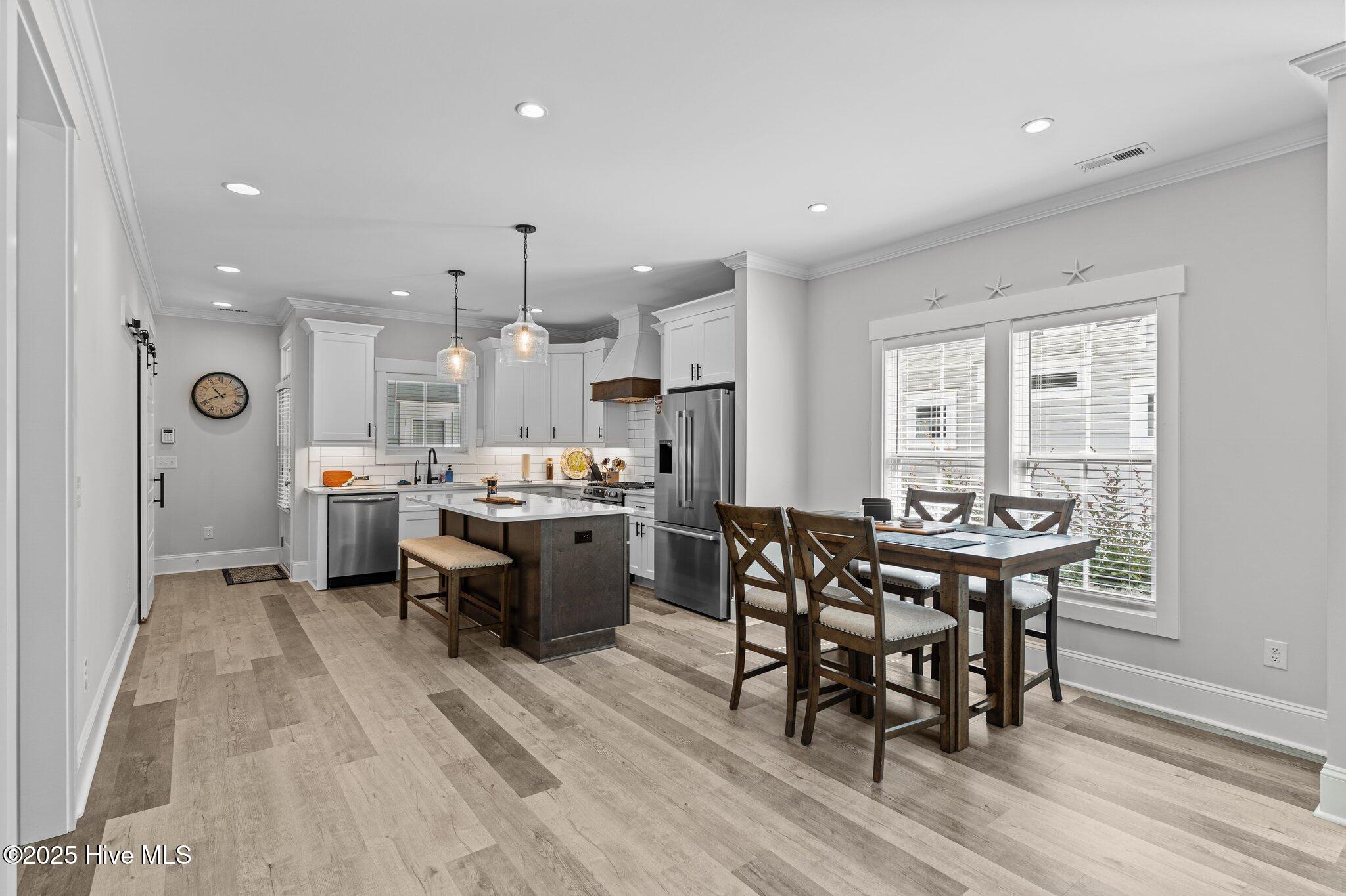 100517876 | Photo 23