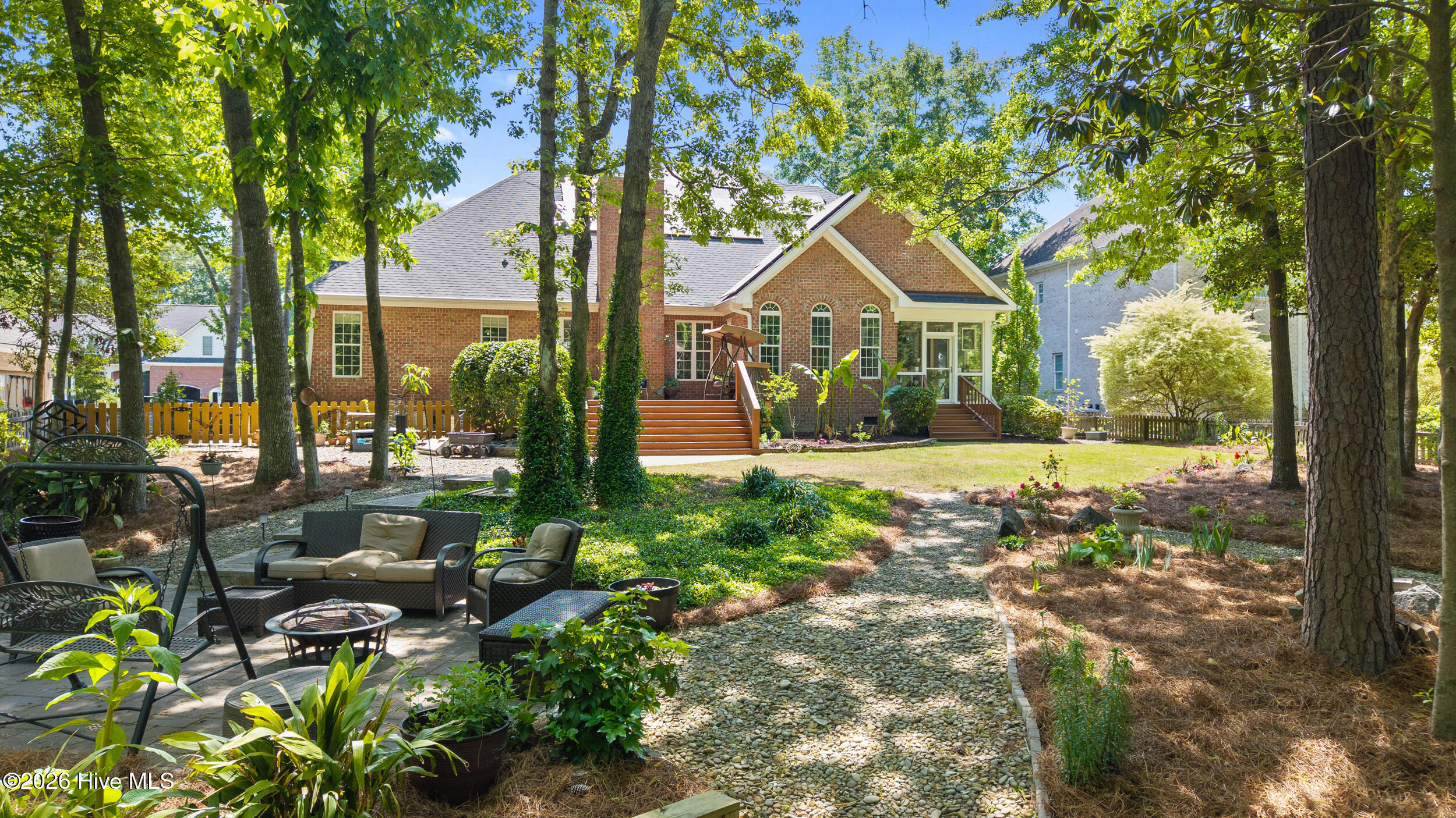 100568239 | Photo 19