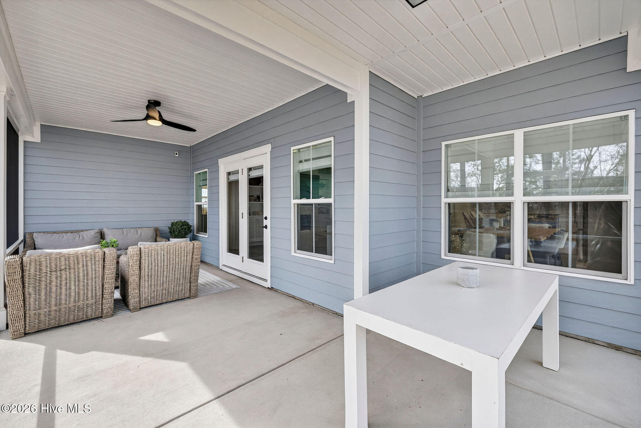 100558378 | Photo 46