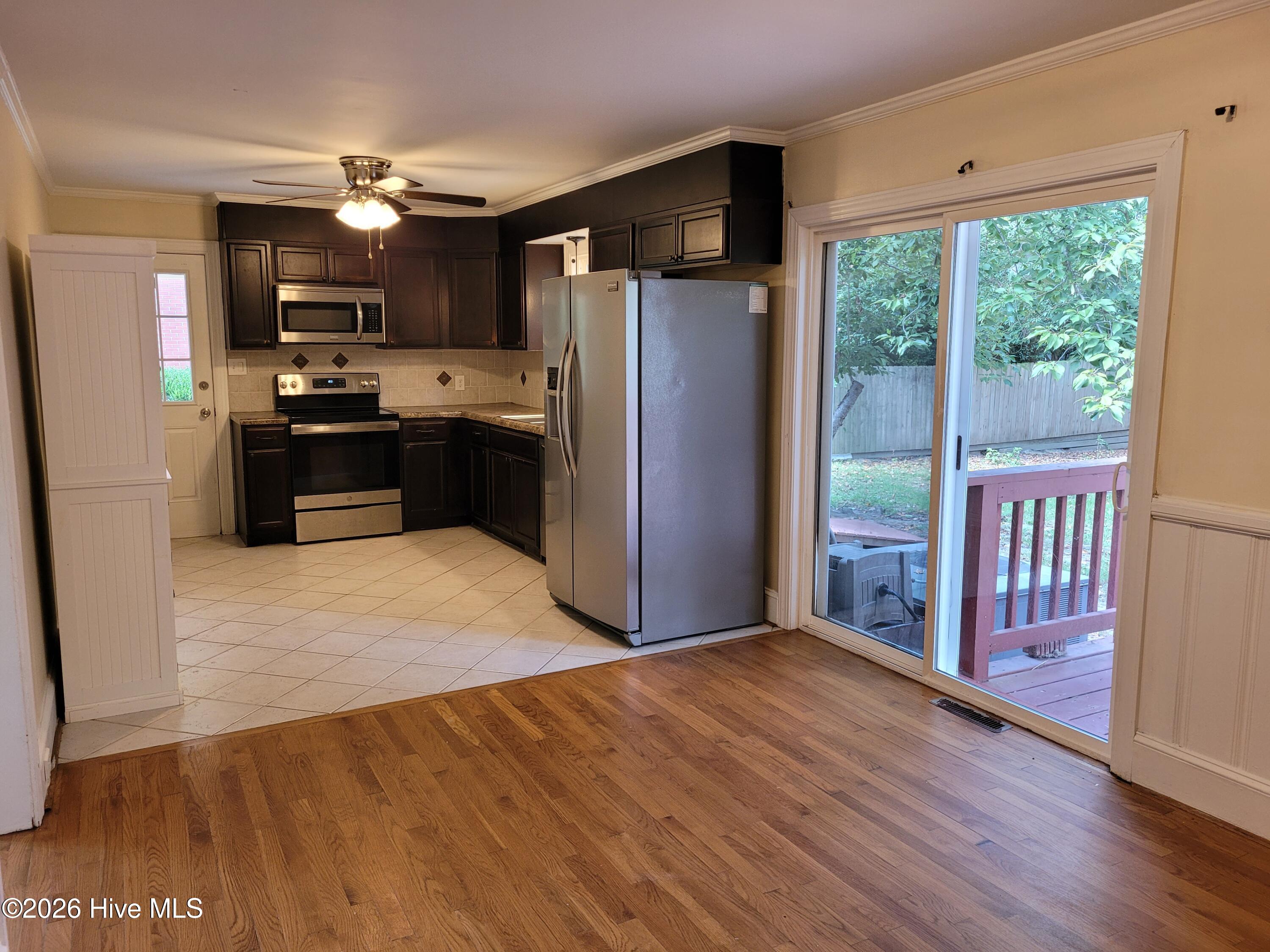 007.1 - Kitchen and Dining
