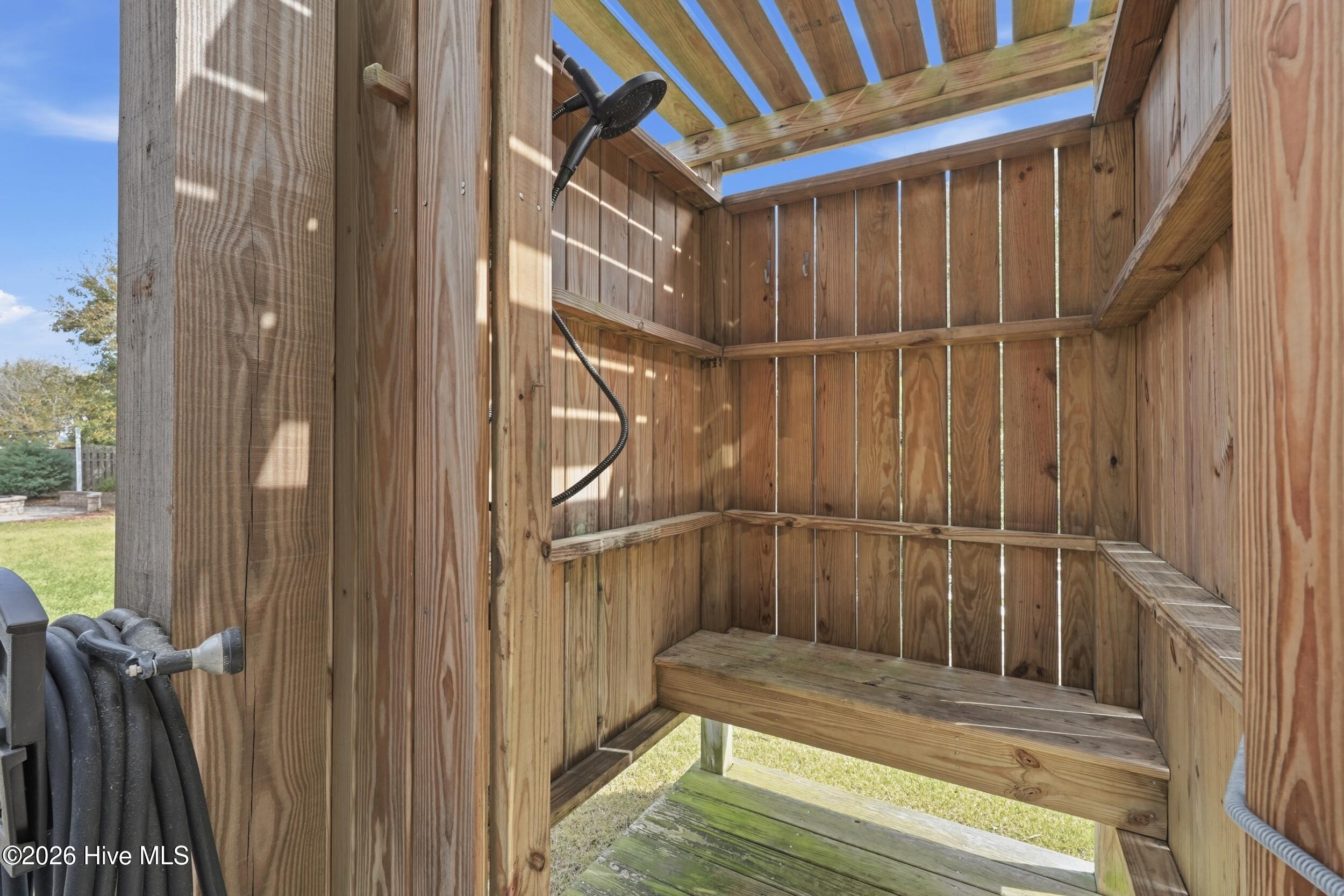 100562493 | Photo 47