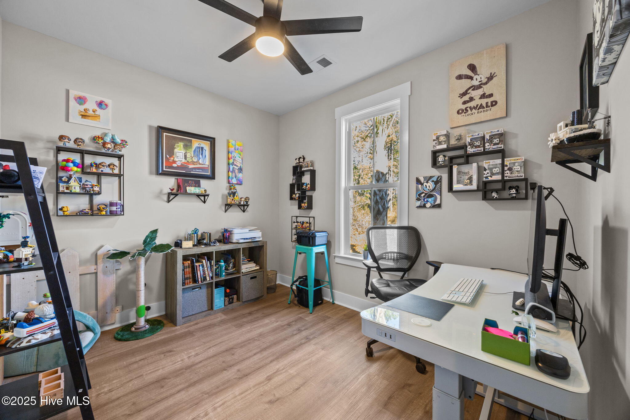 100543028 | Photo 23