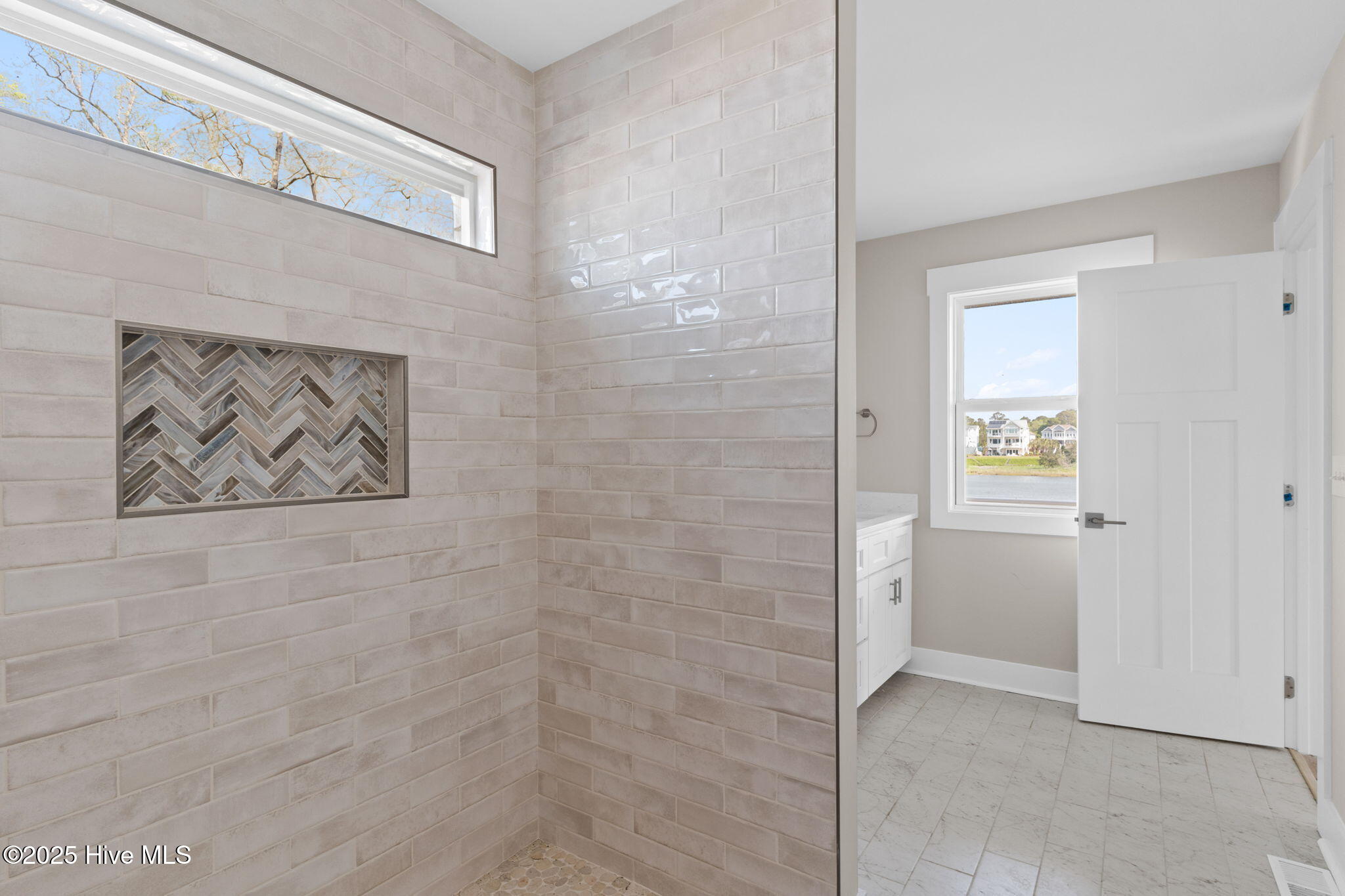 100485023 | Photo 31