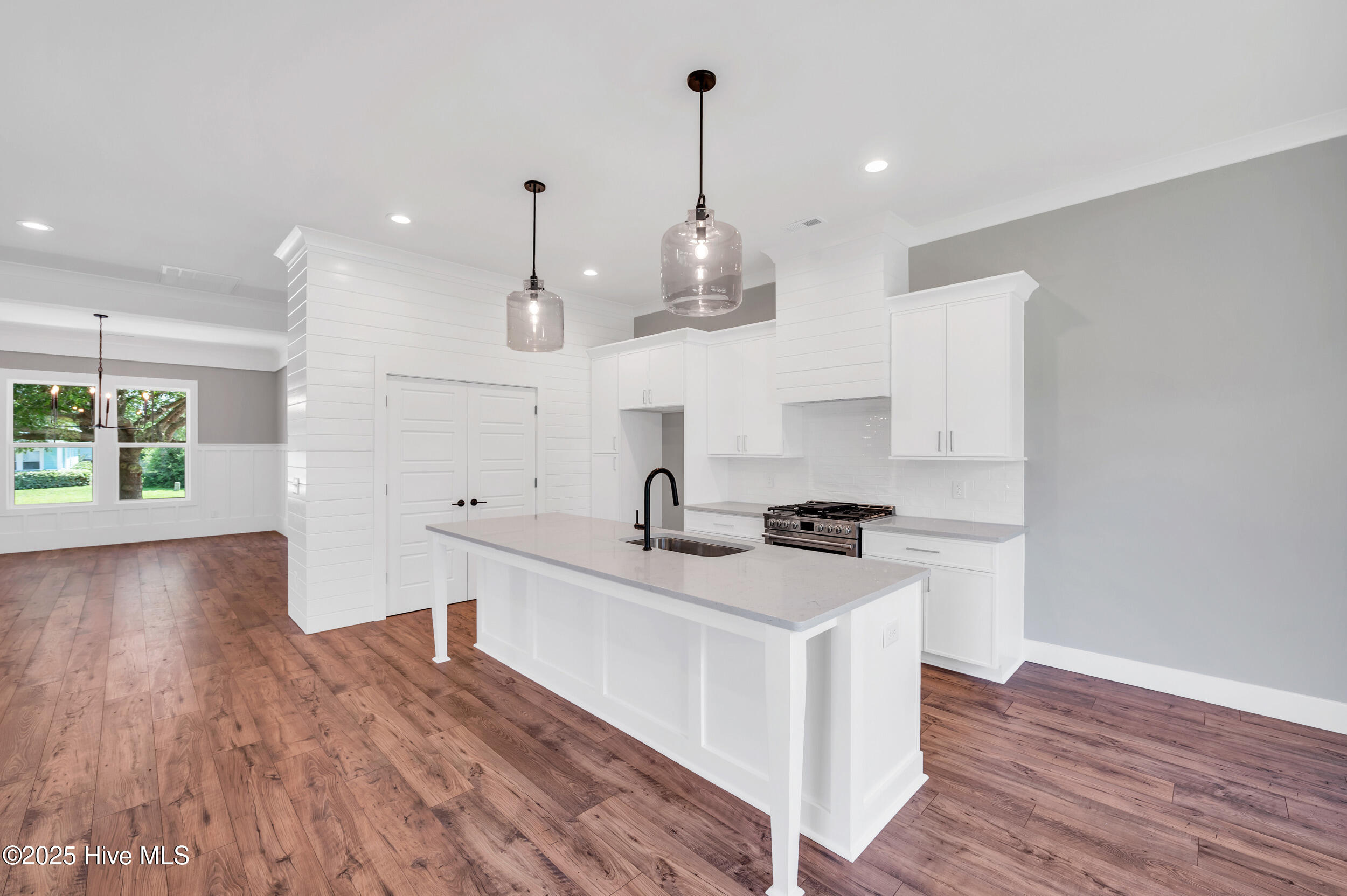 100542889 | Photo 17