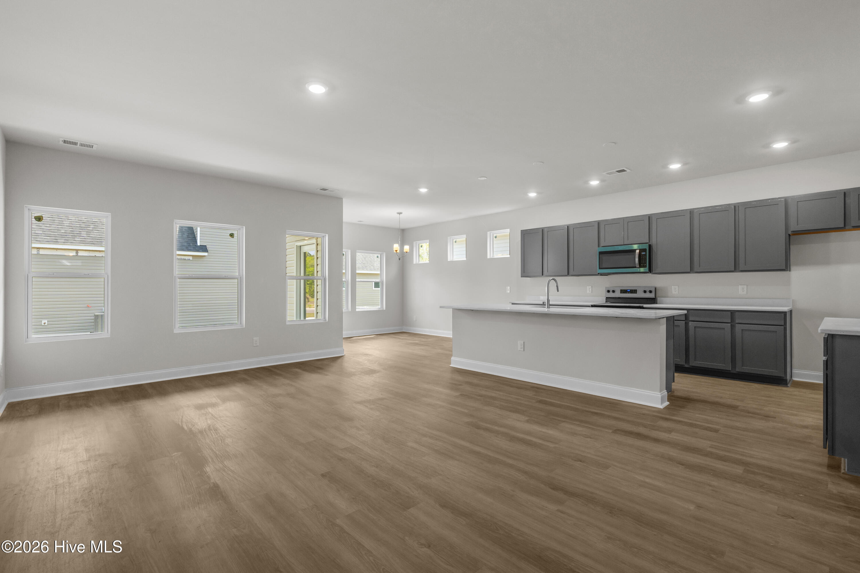 100554744 | Photo 10