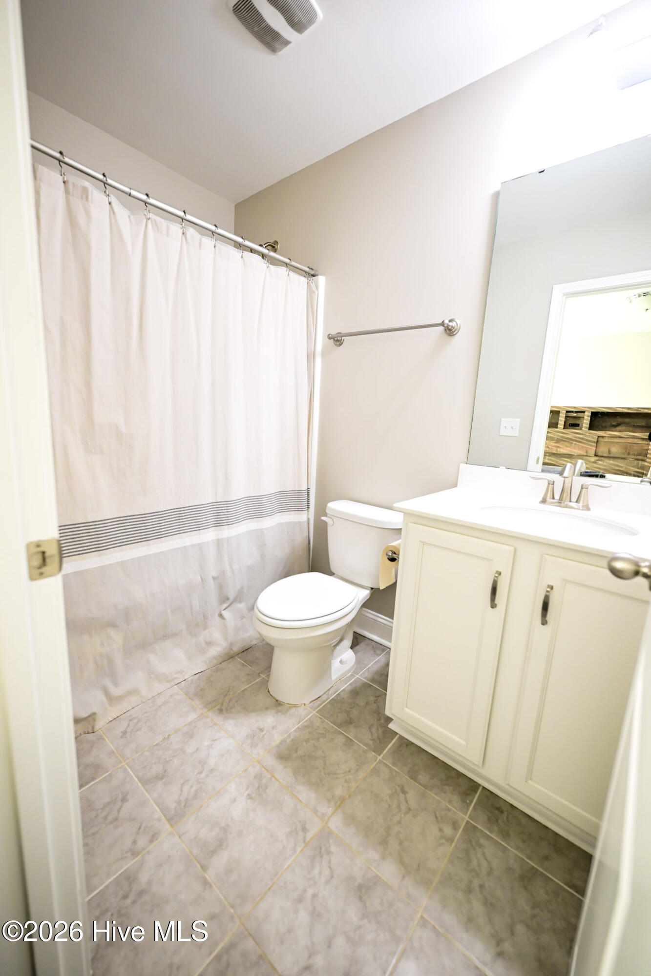 100570213 | Photo 24