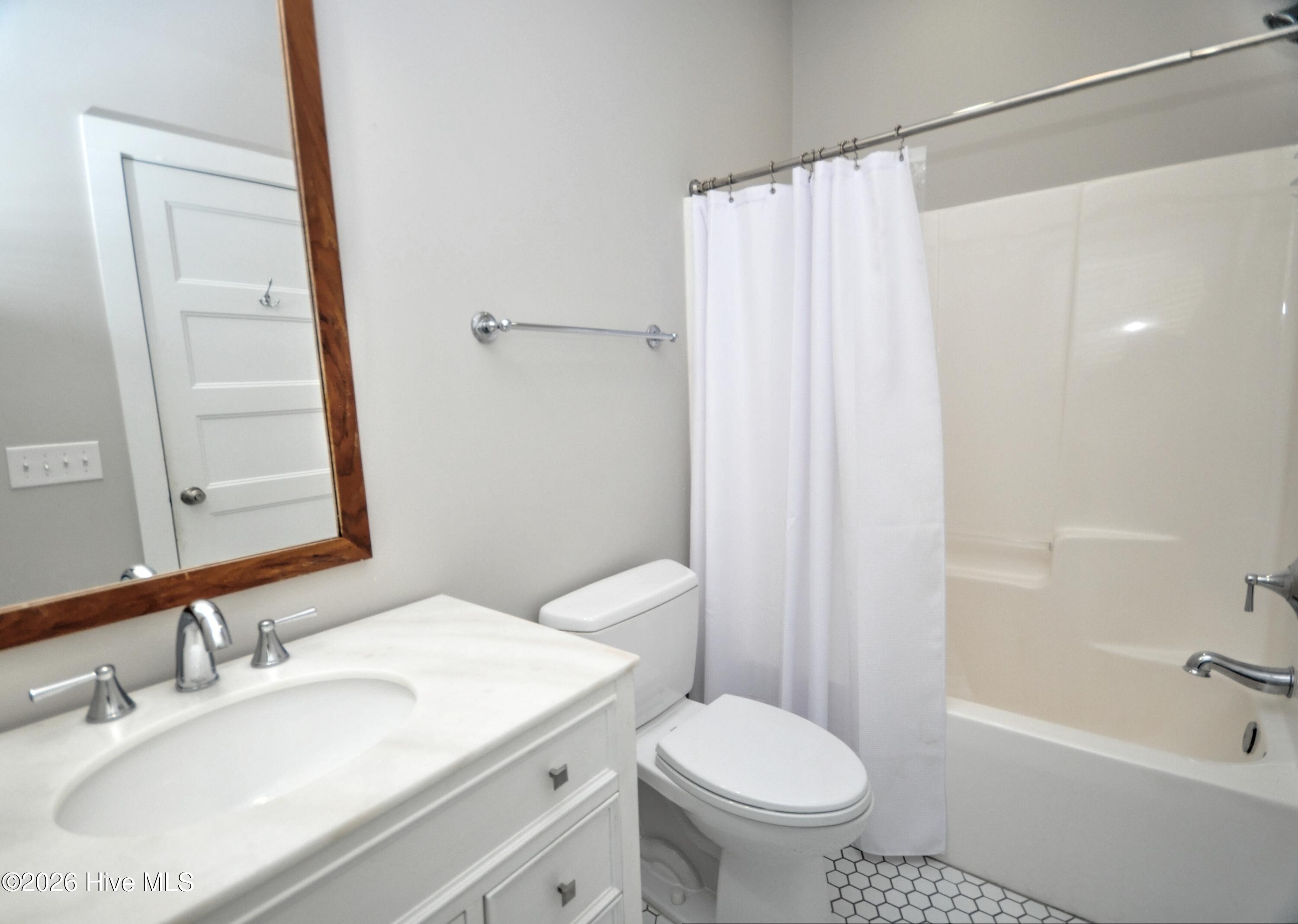 100561409 | Photo 36