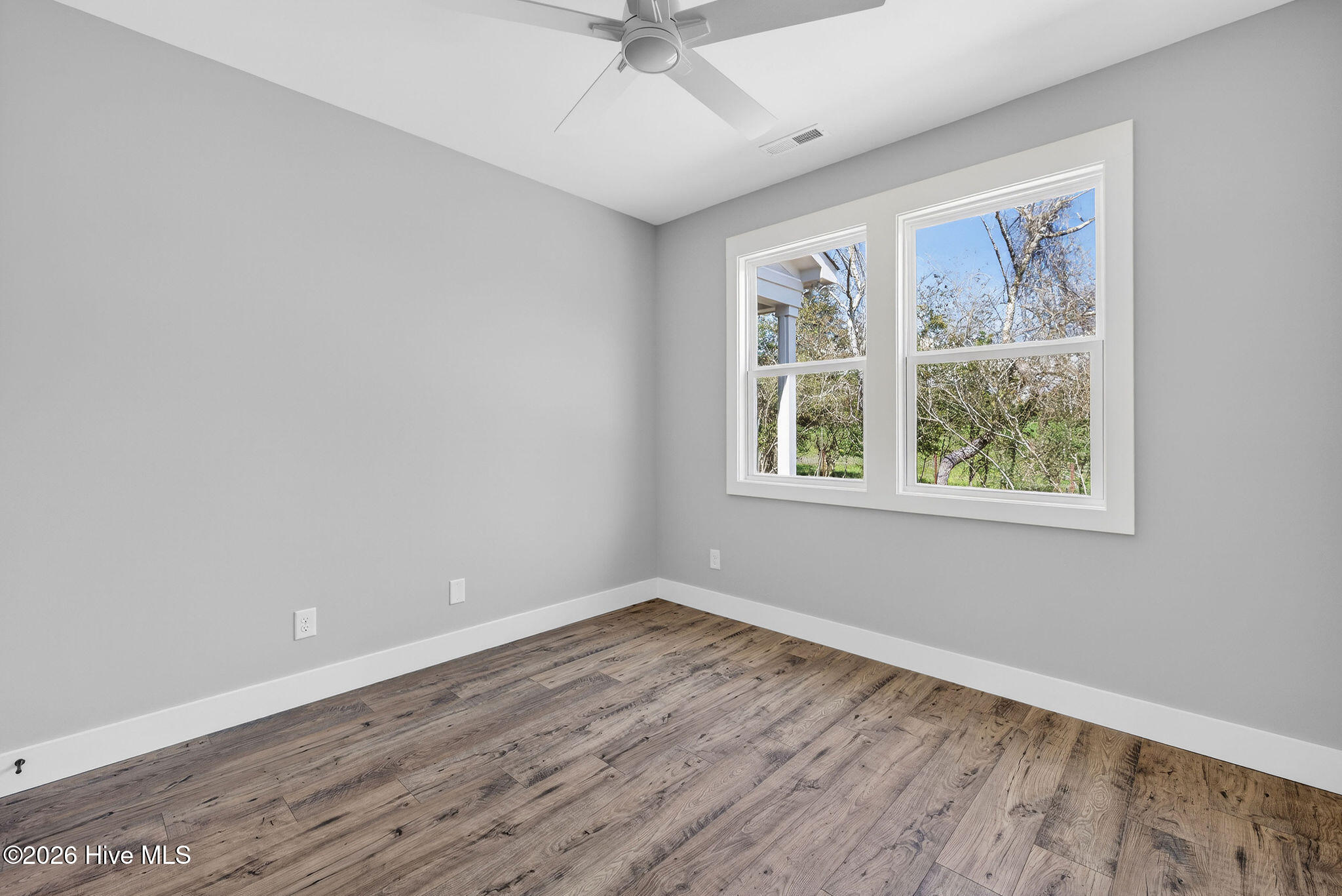 100560917 | Photo 33