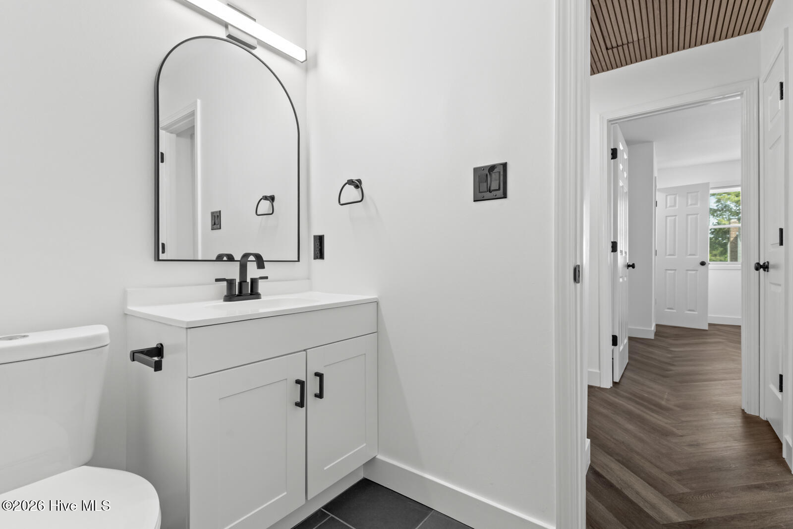 100568123 | Photo 15