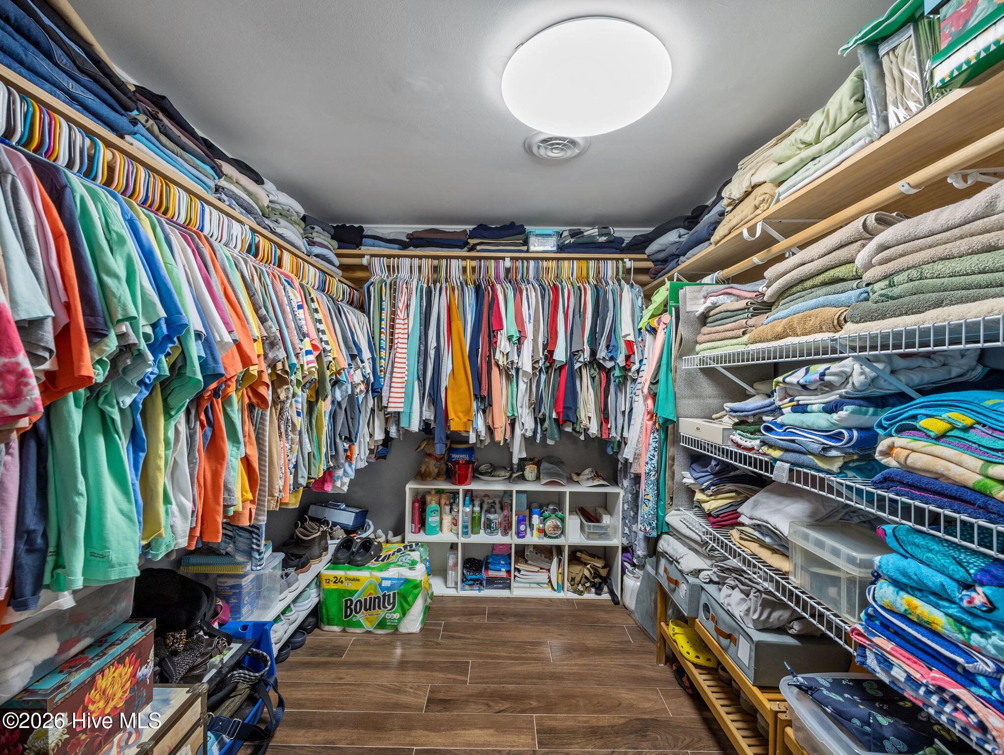 100566121 | Photo 41