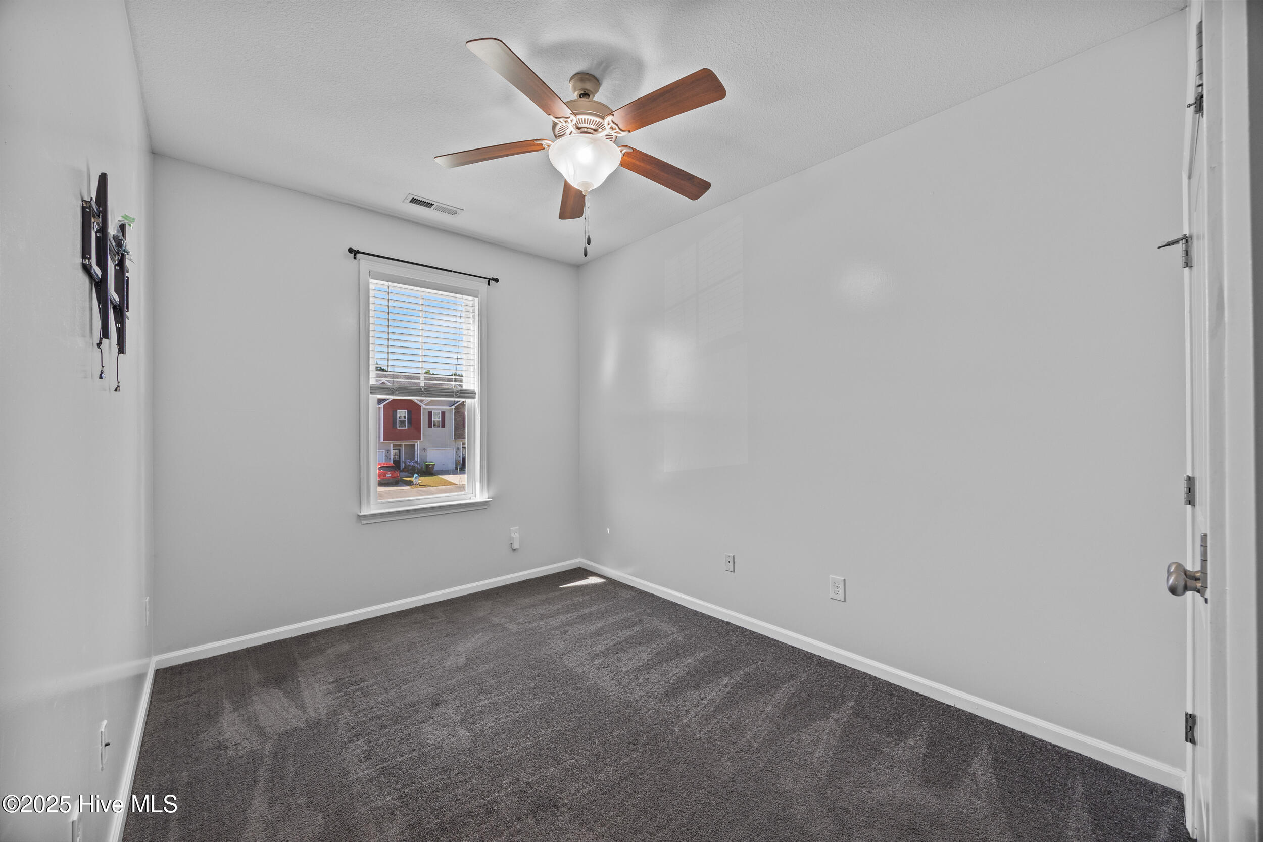 100538119 | Photo 28