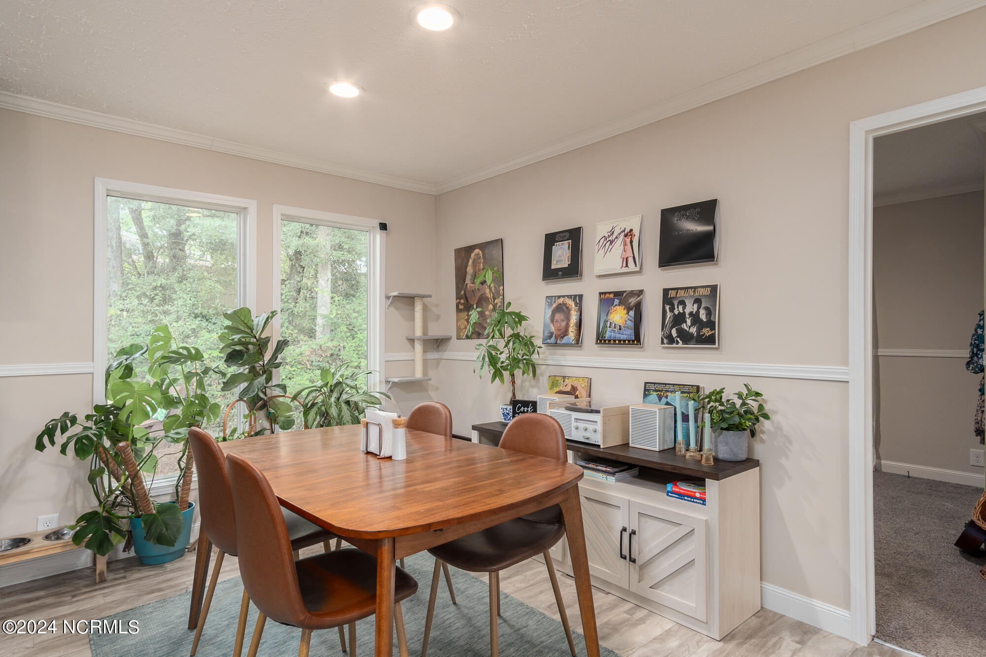 100570435 | Photo 10