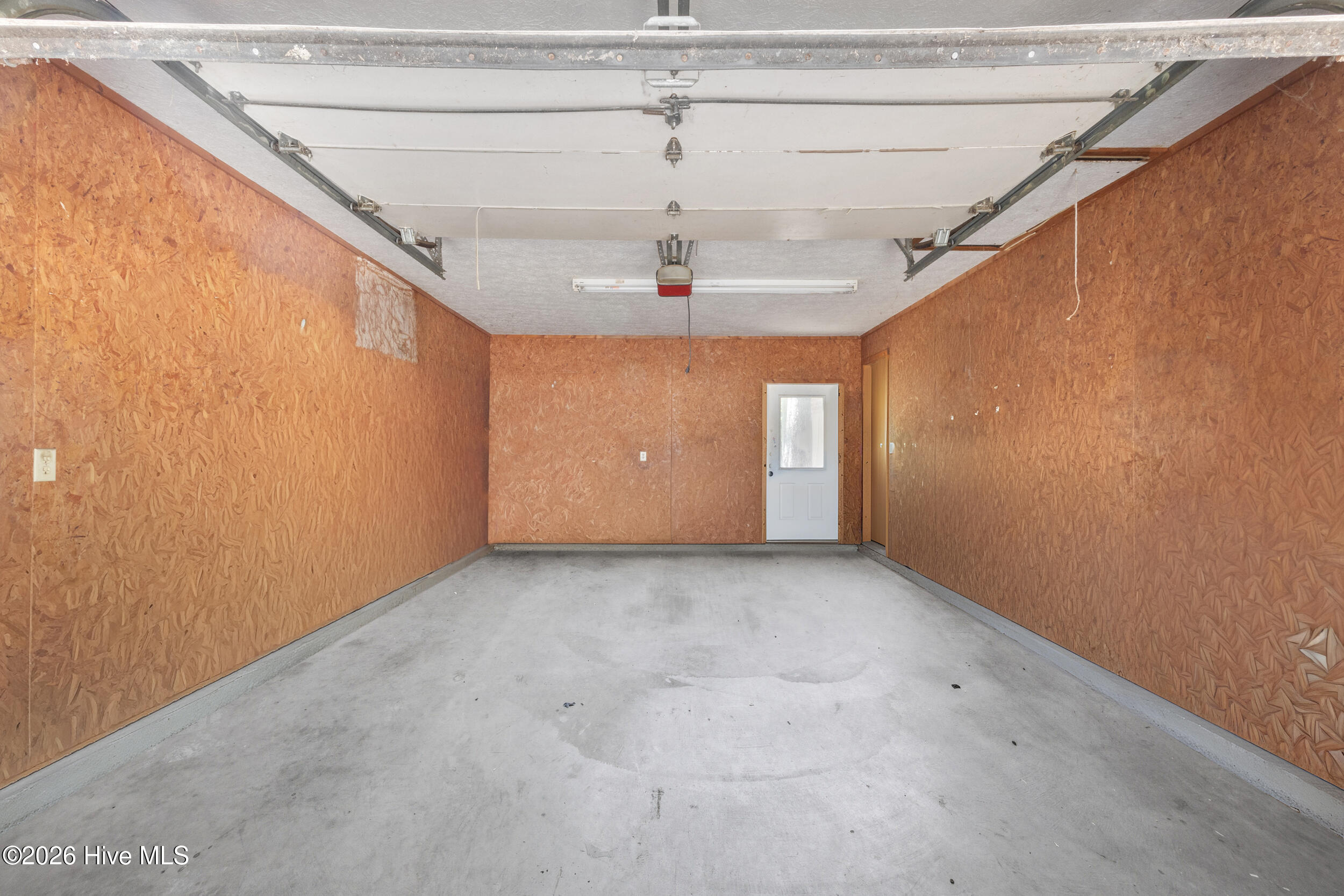 100568035 | Photo 24