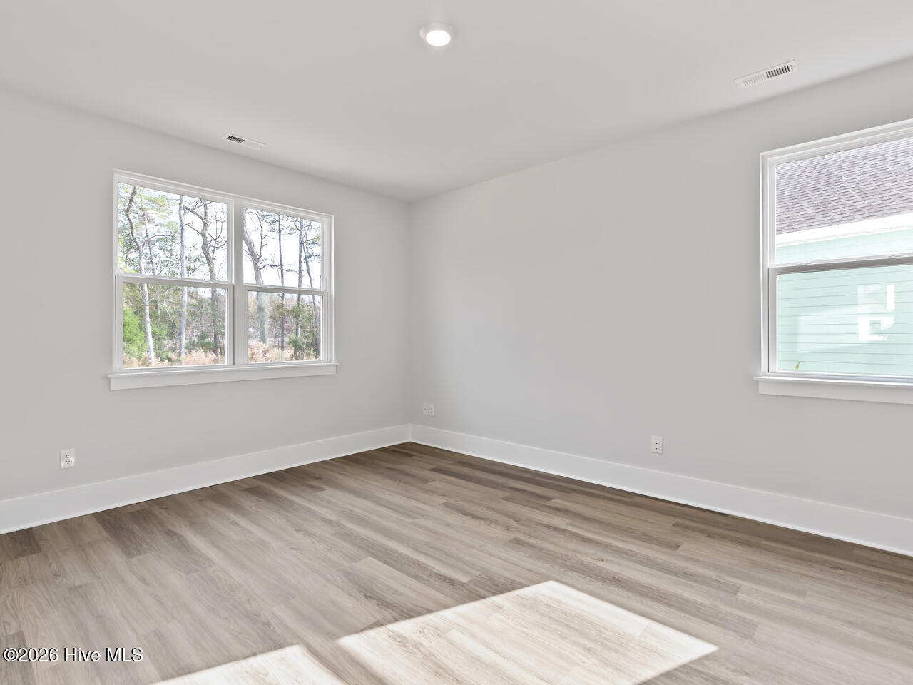 100557631 | Photo 21