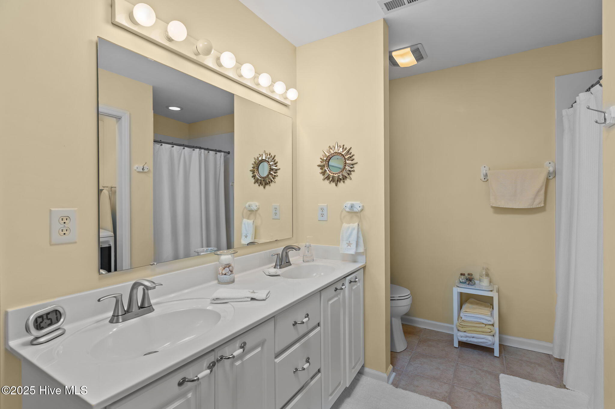 100521042 | Photo 35