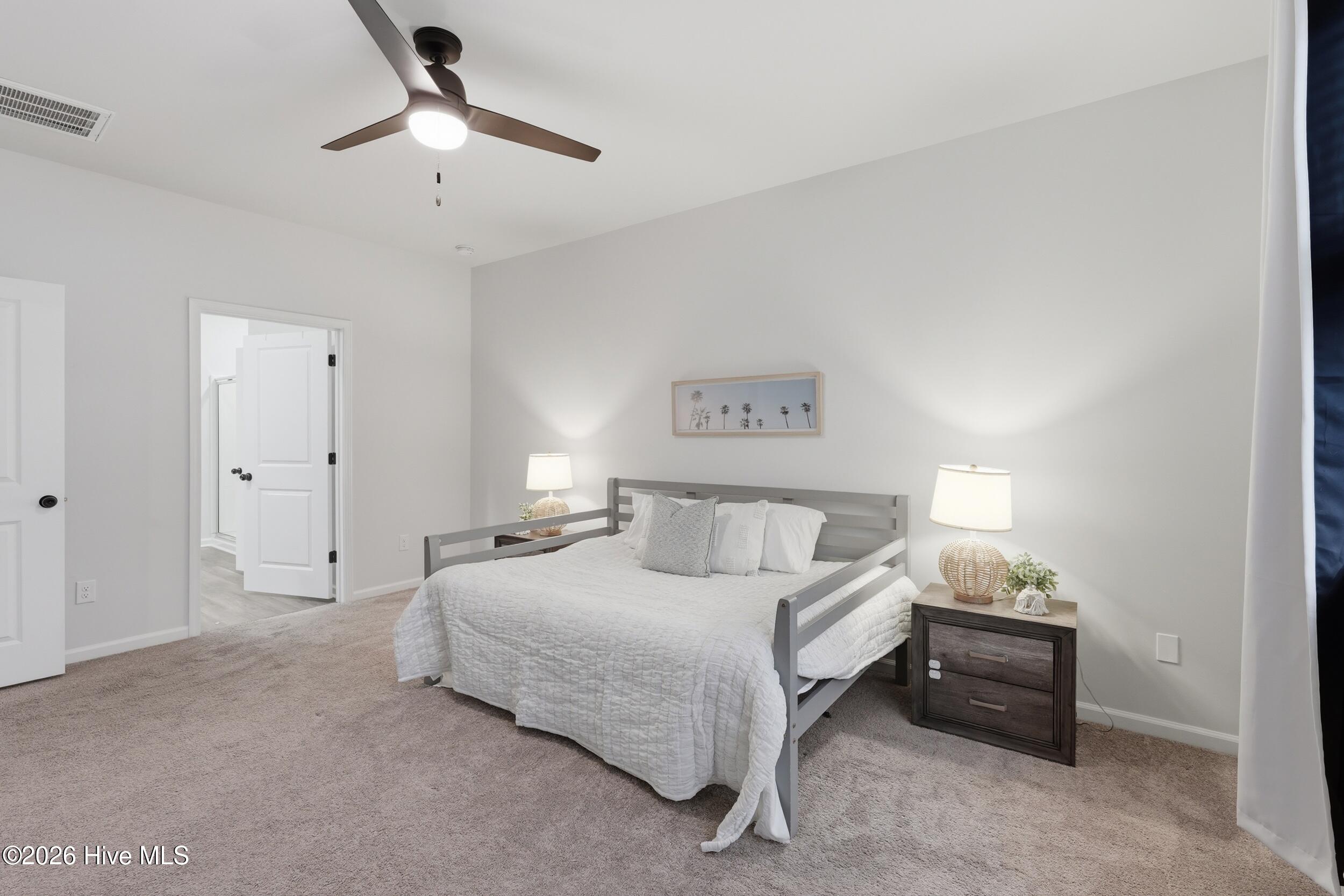 100561033 | Photo 24