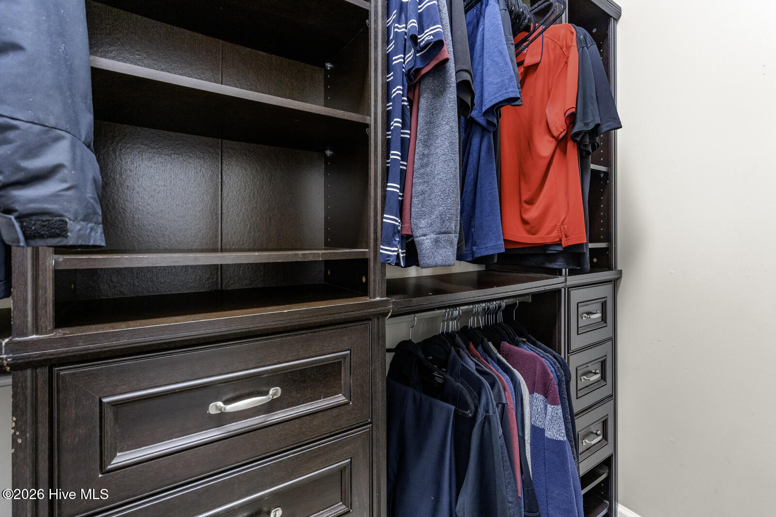 100563110 | Photo 32