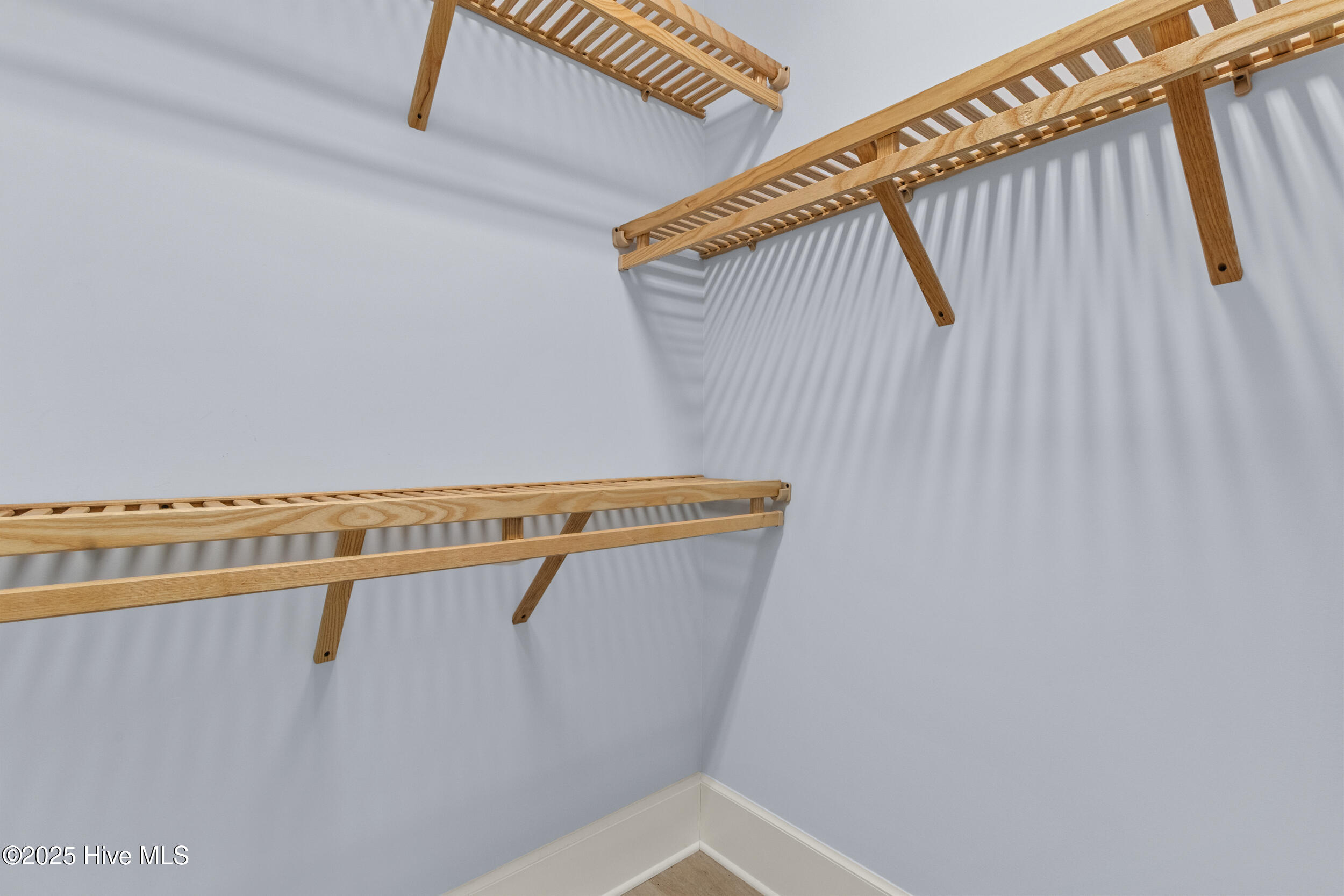 100541270 | Photo 25