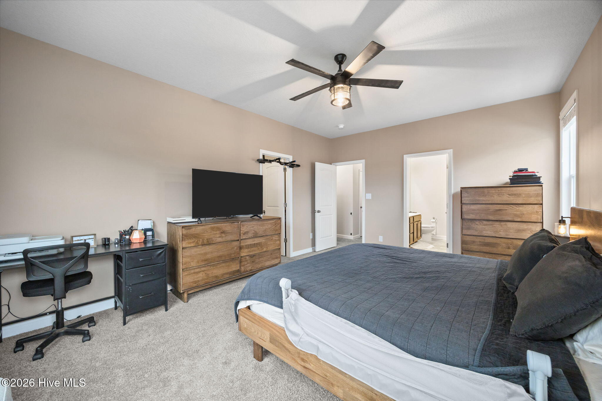 100557596 | Photo 12