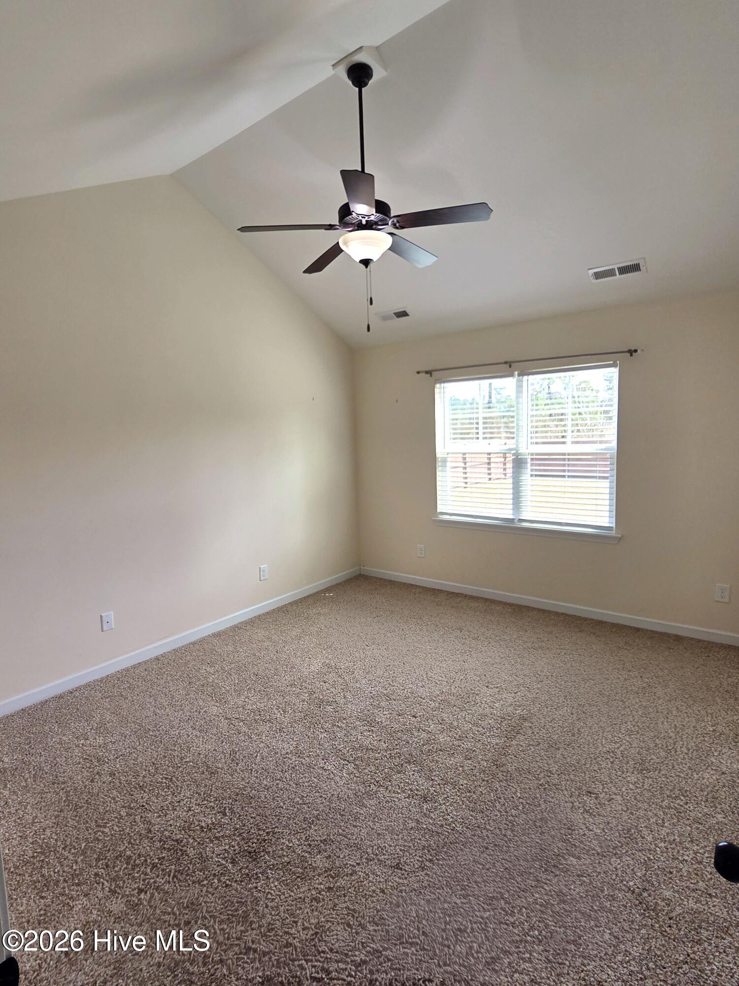 100527843 | Photo 32