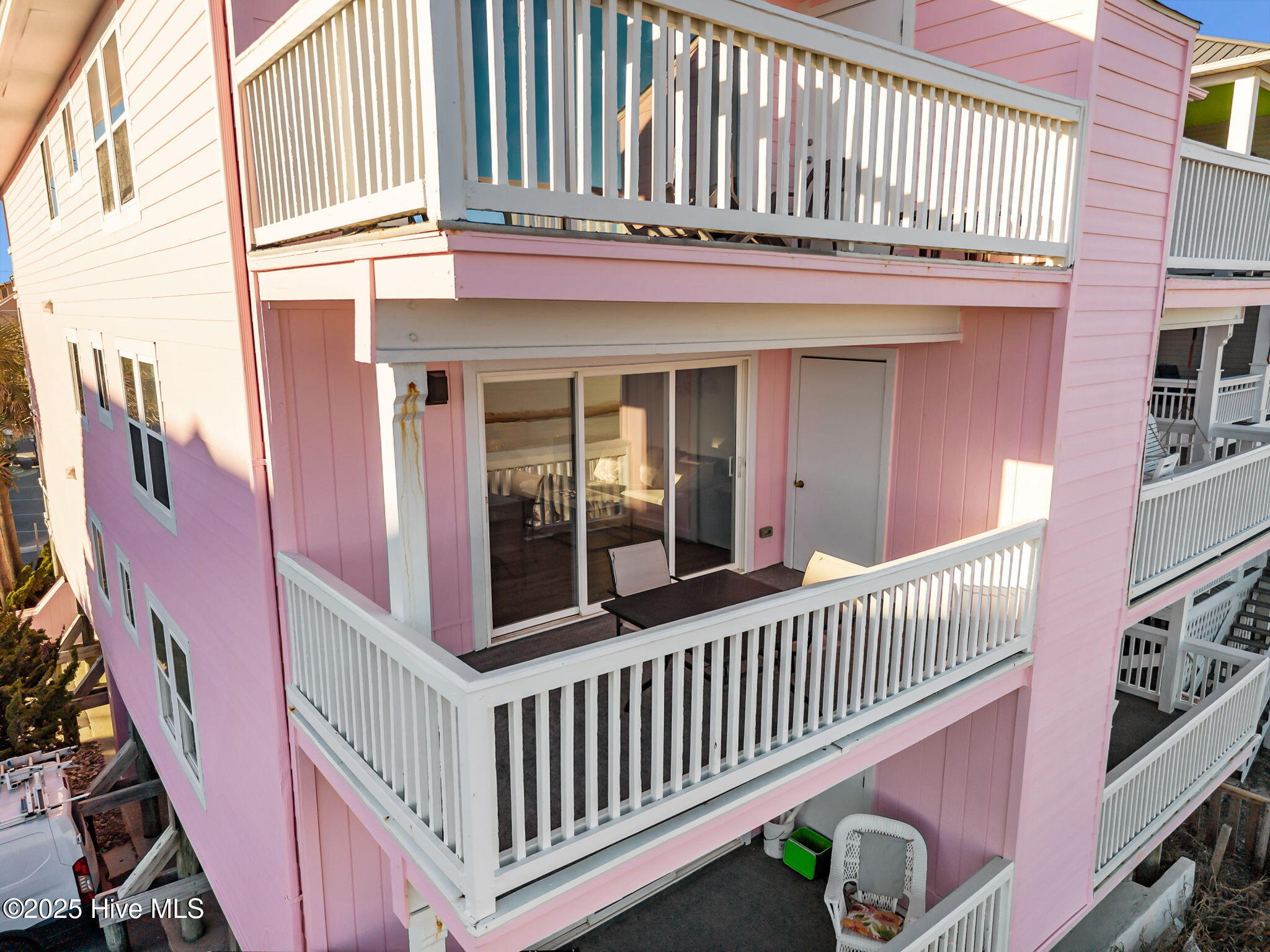 100534887 | Photo 35