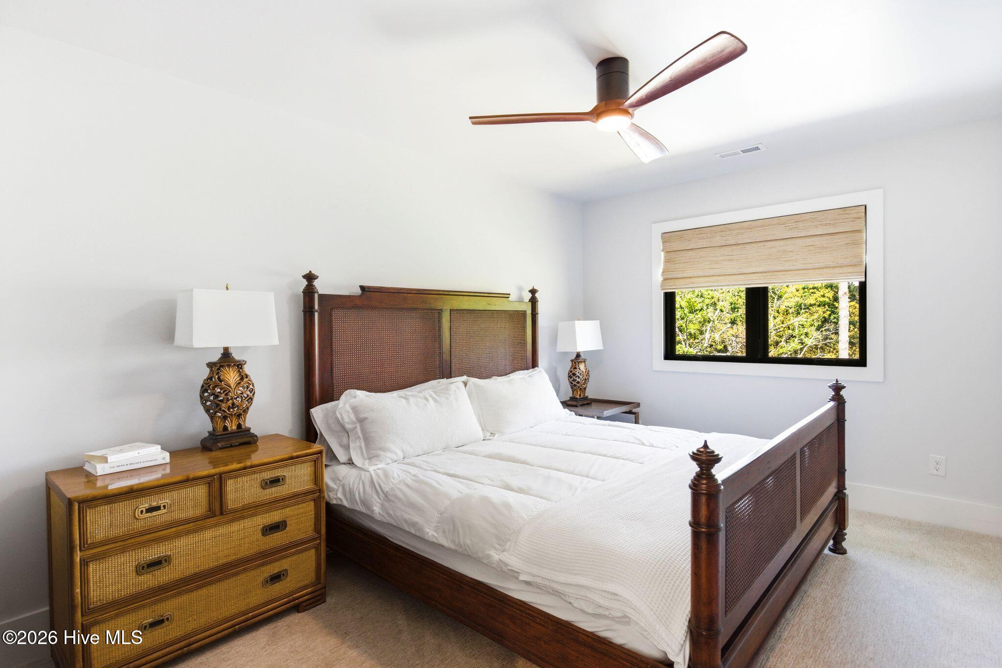 100568012 | Photo 64