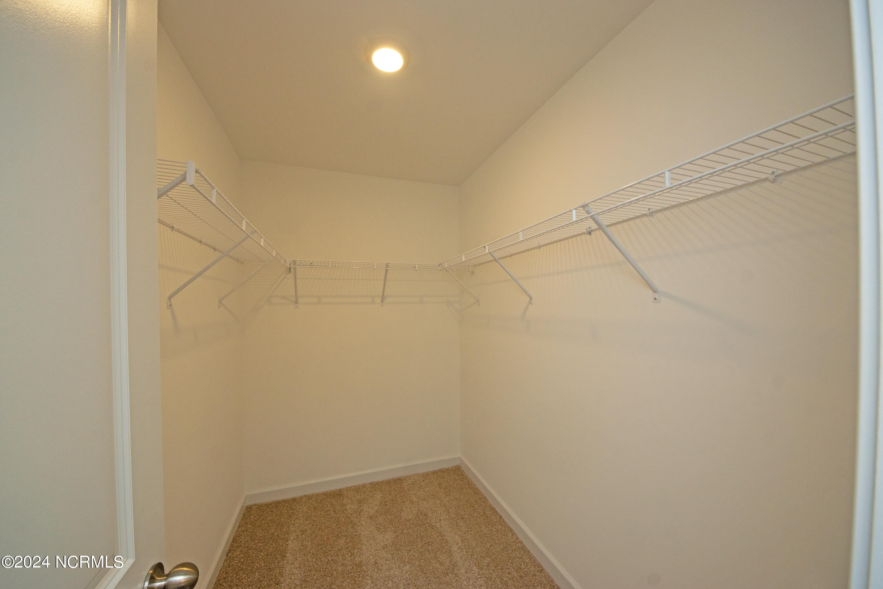 100561401 | Photo 22